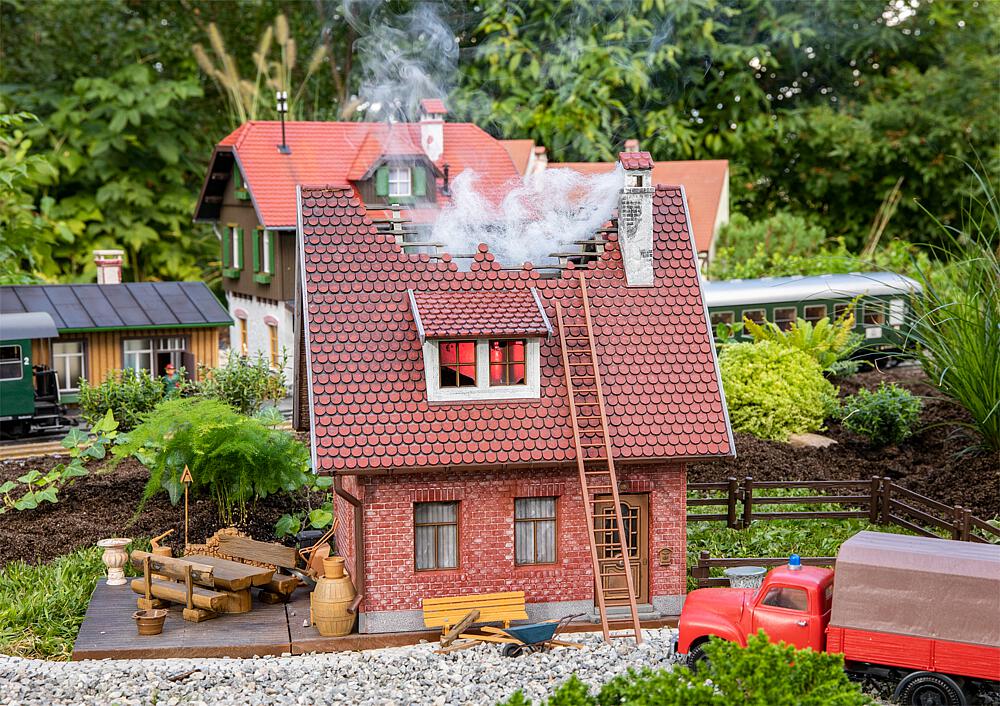 331091 Brennendes Klinkerhaus