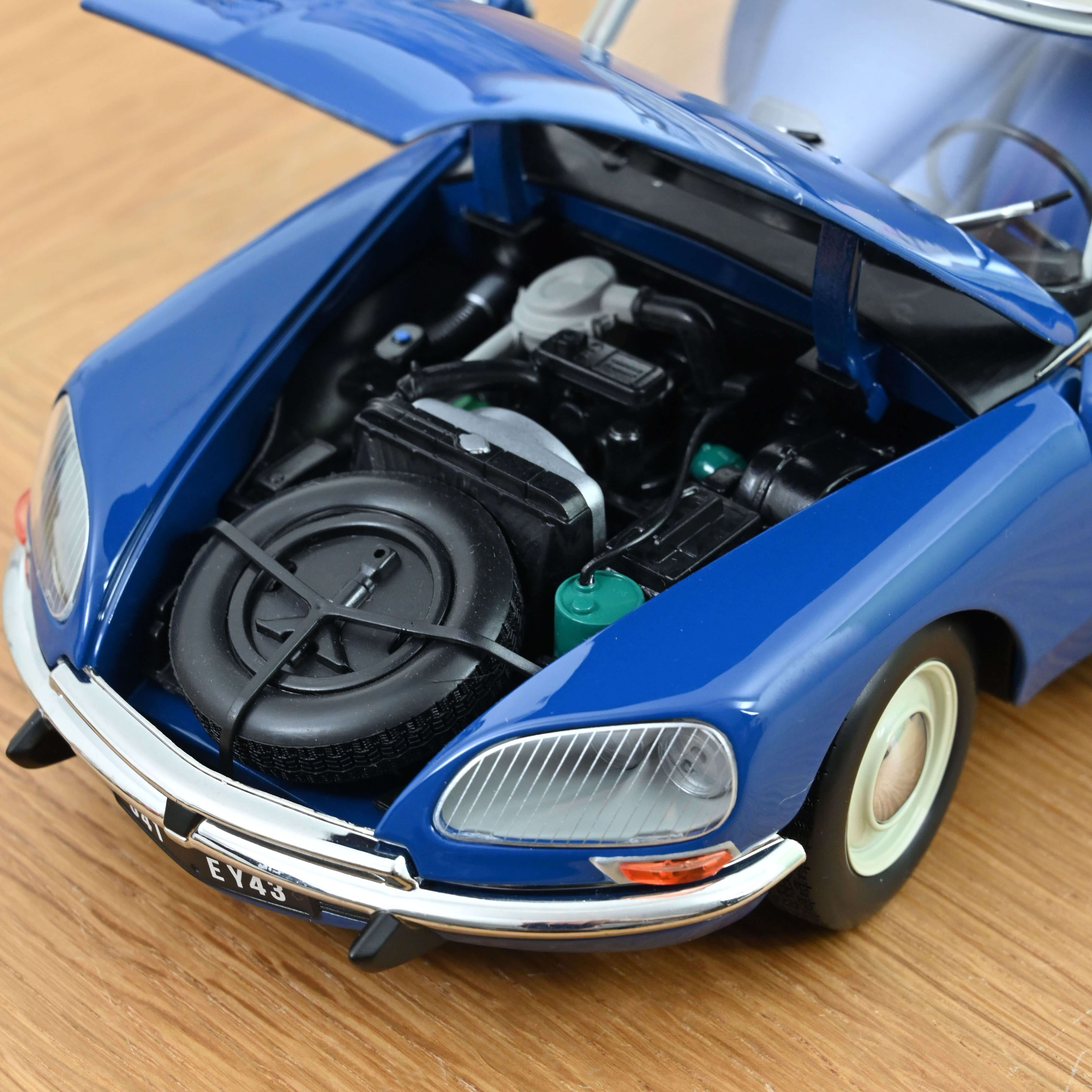 Norev 181772 Citroën DS21 Break blau (1970)