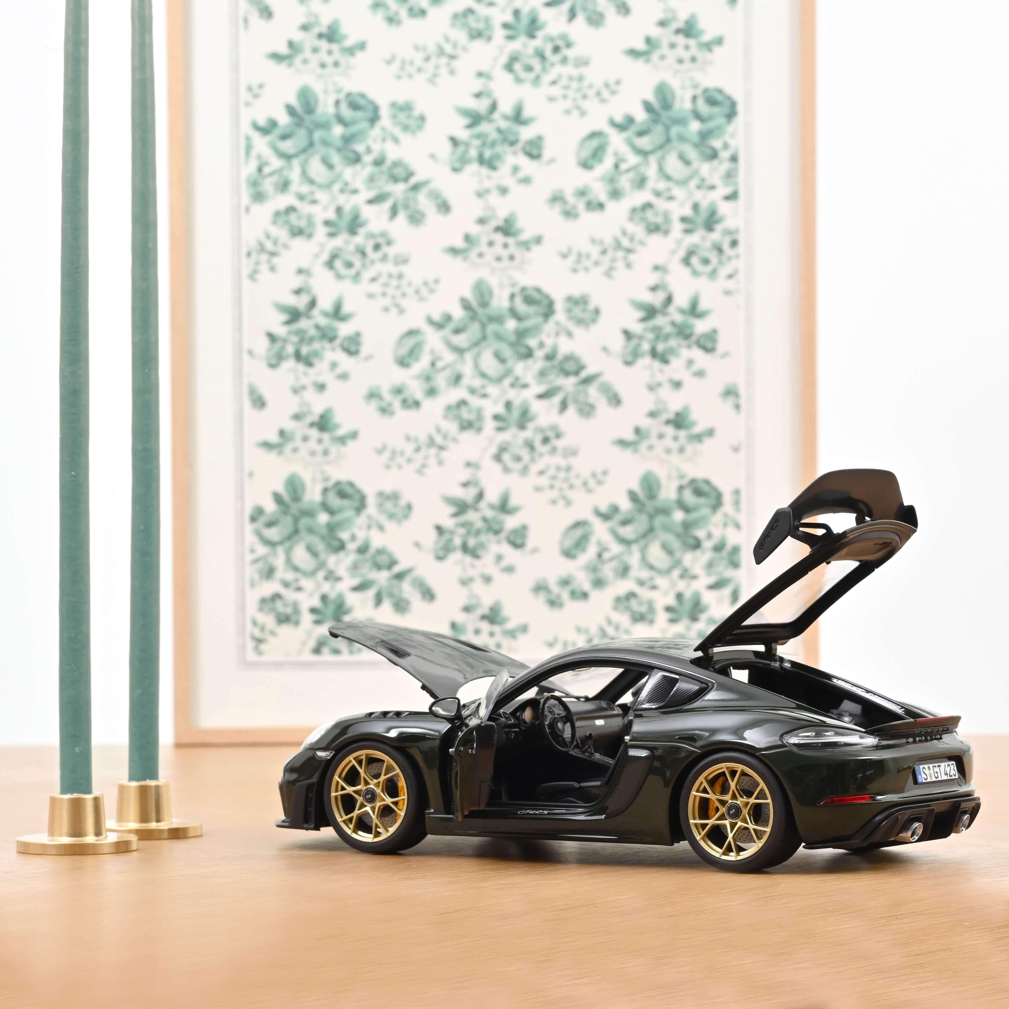 Norev 187250 Porsche Cayman GT4 RS w/Weissach green