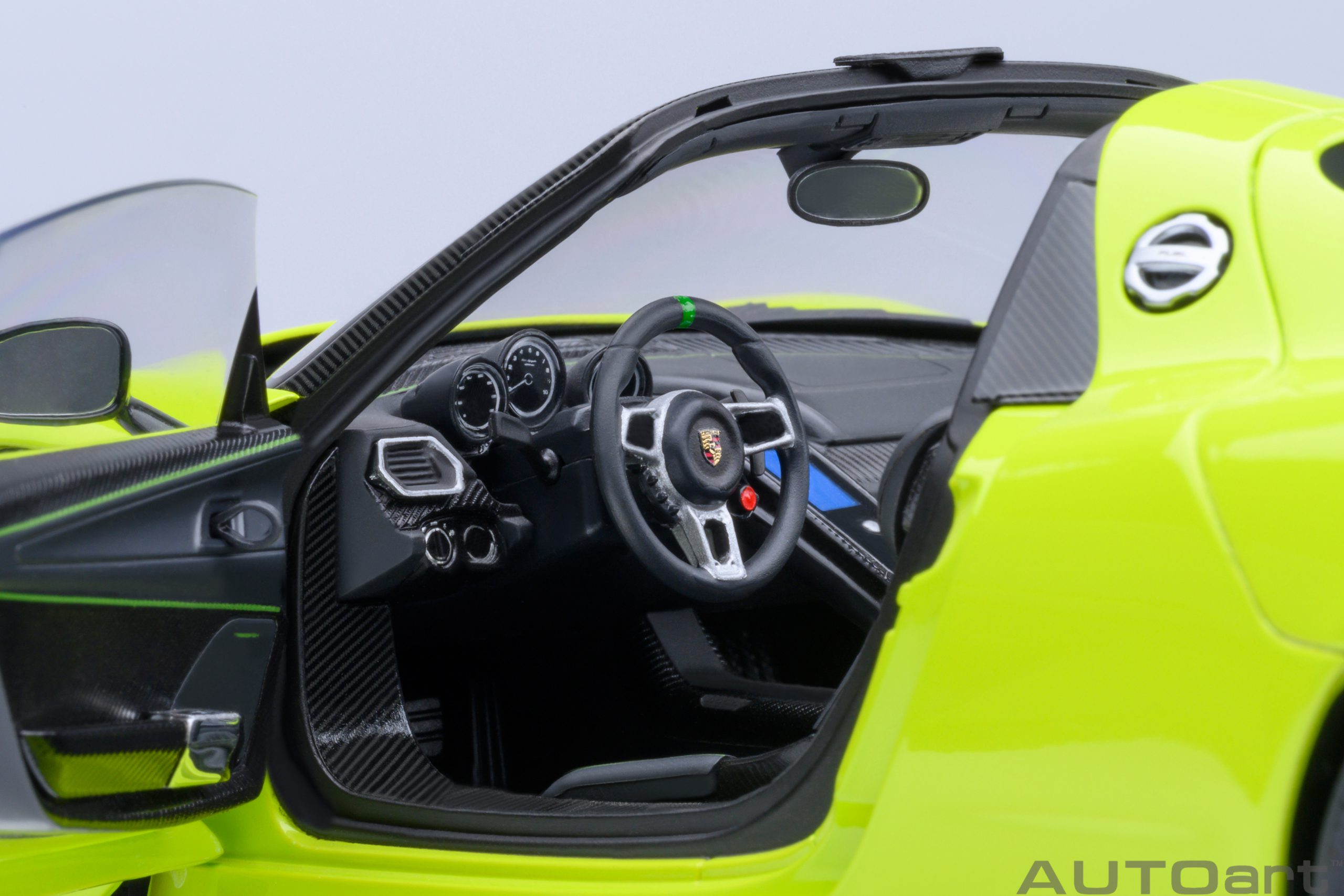 AUTOart 77921 Porsche 918 Spyder Weissach Package