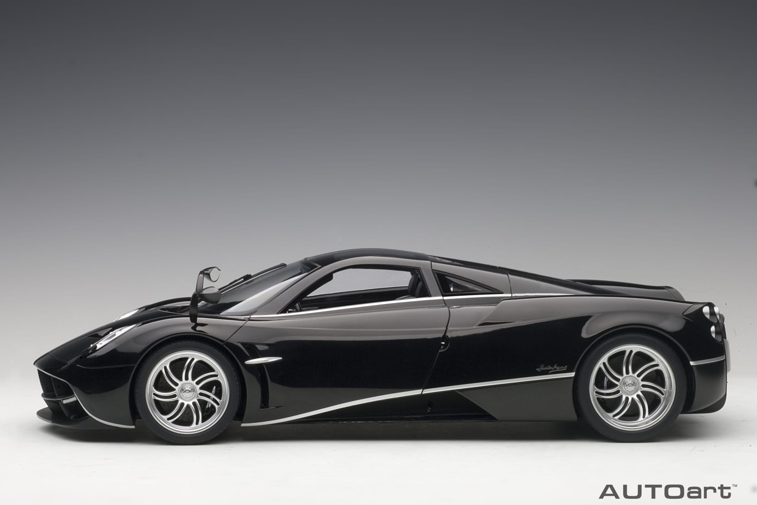 AUTOart 12233 Pagani Huayara schwarz 2011