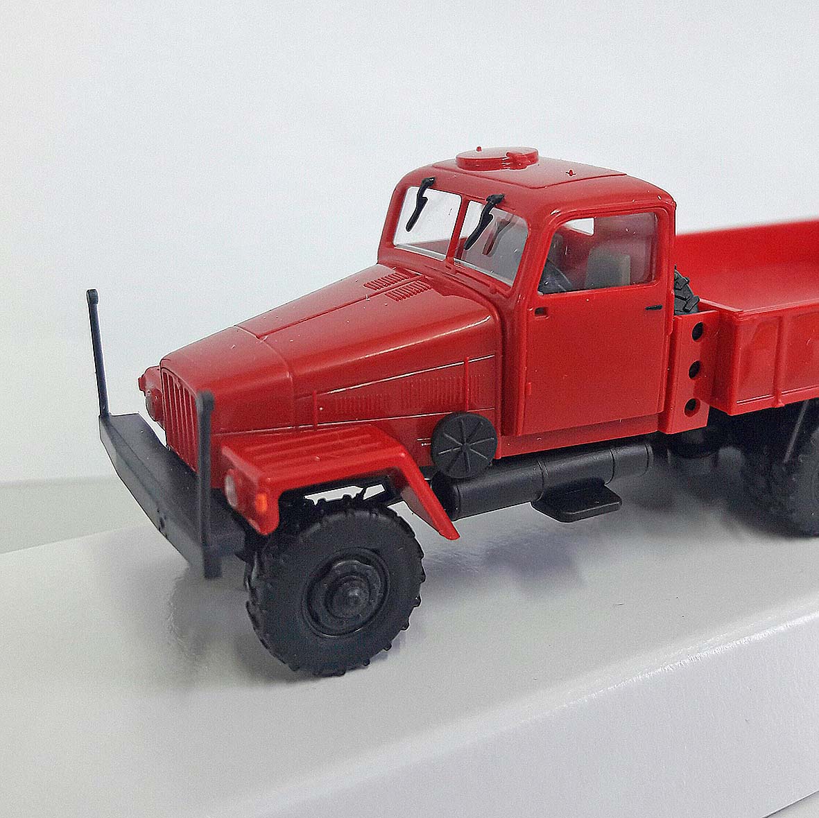 Busch Autos 51505 IFA G5 Pritsche weinrot