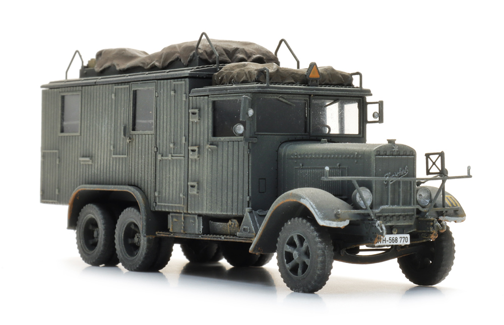 1870220 WM Henschel 33 Kfz.72 radio