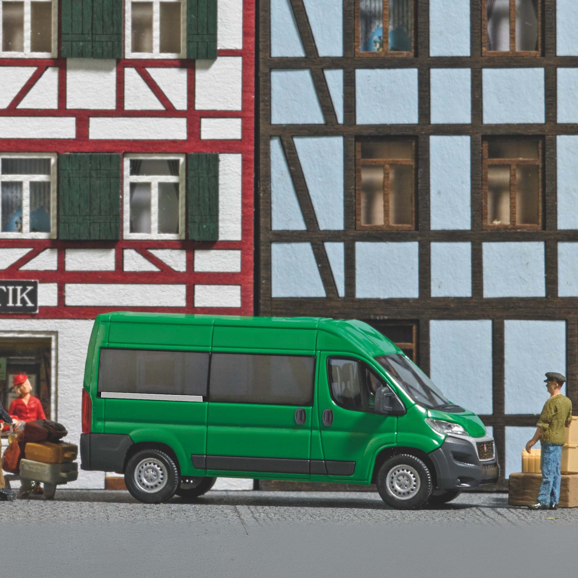 Busch Autos 54651 Fiat Ducato Bus grün