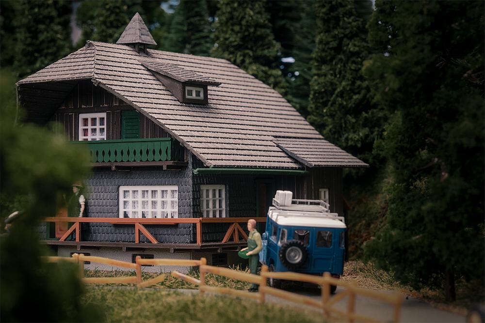 130010 Jubiläumsmodell Schwarzwaldhaus