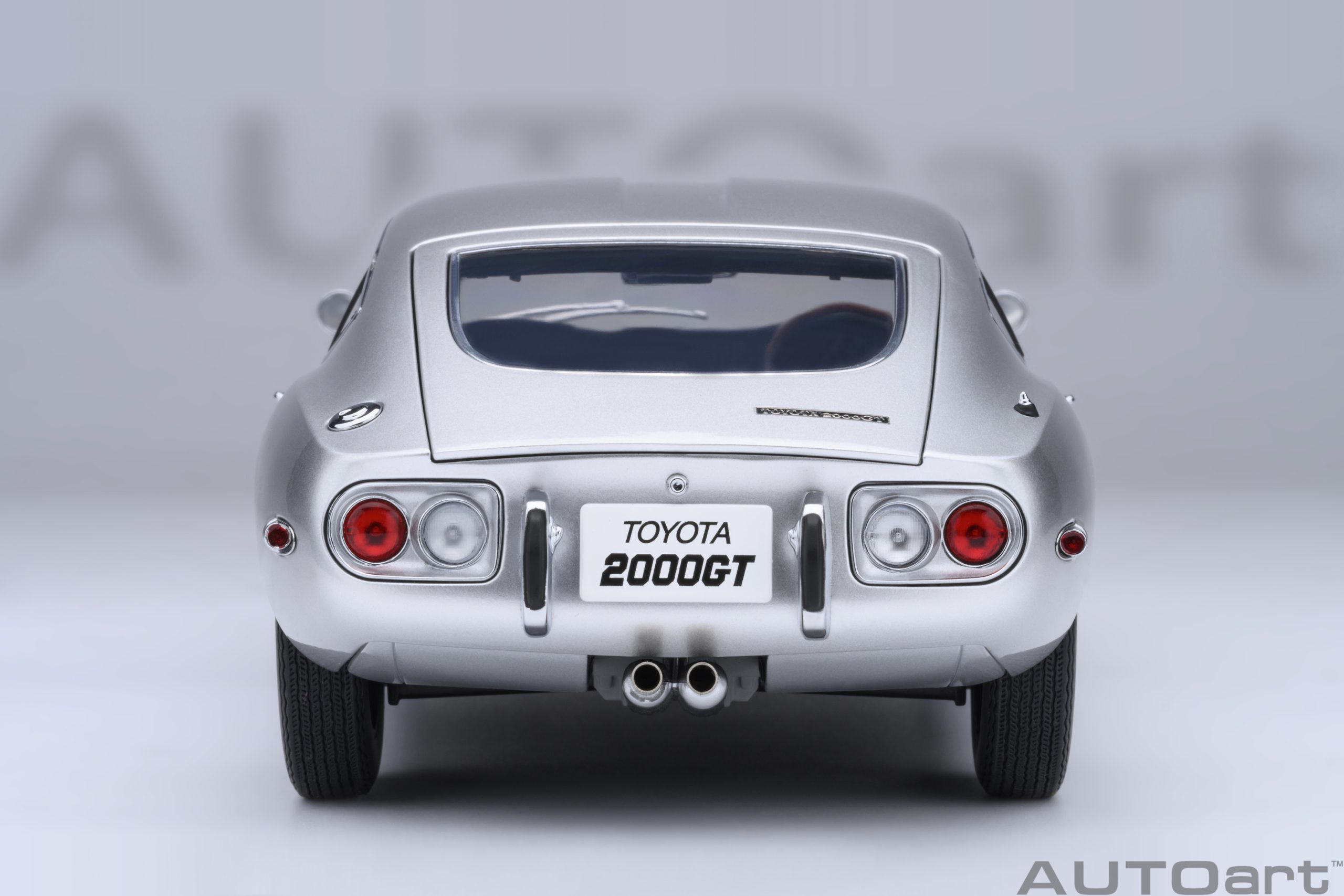 AUTOart 79548 Toyota 2000GT silber (1967)