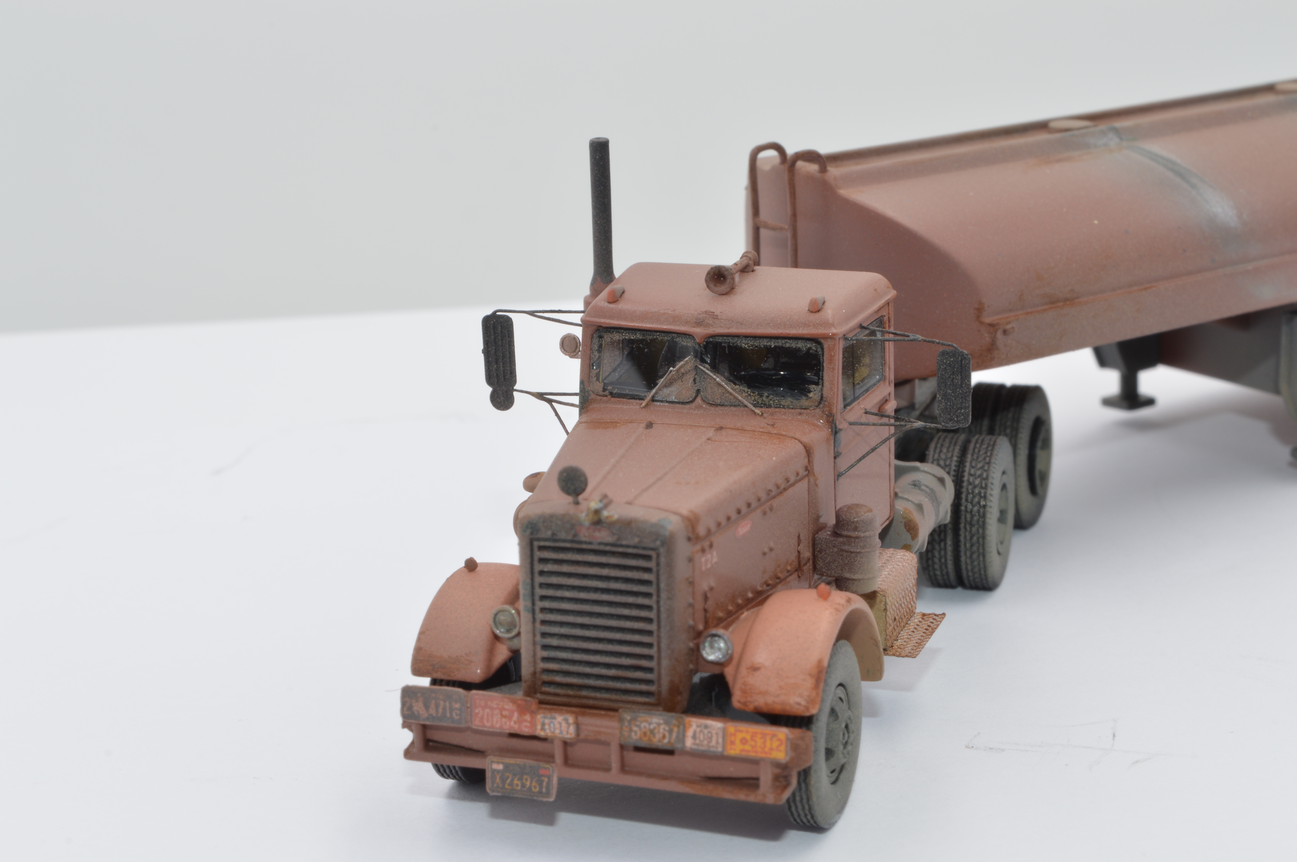 NPE NA99116 Peterbilt 281 Conventional Tanksattelzug