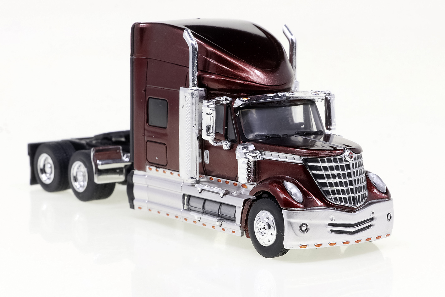 85826 International Lonestar SZM rot-met.