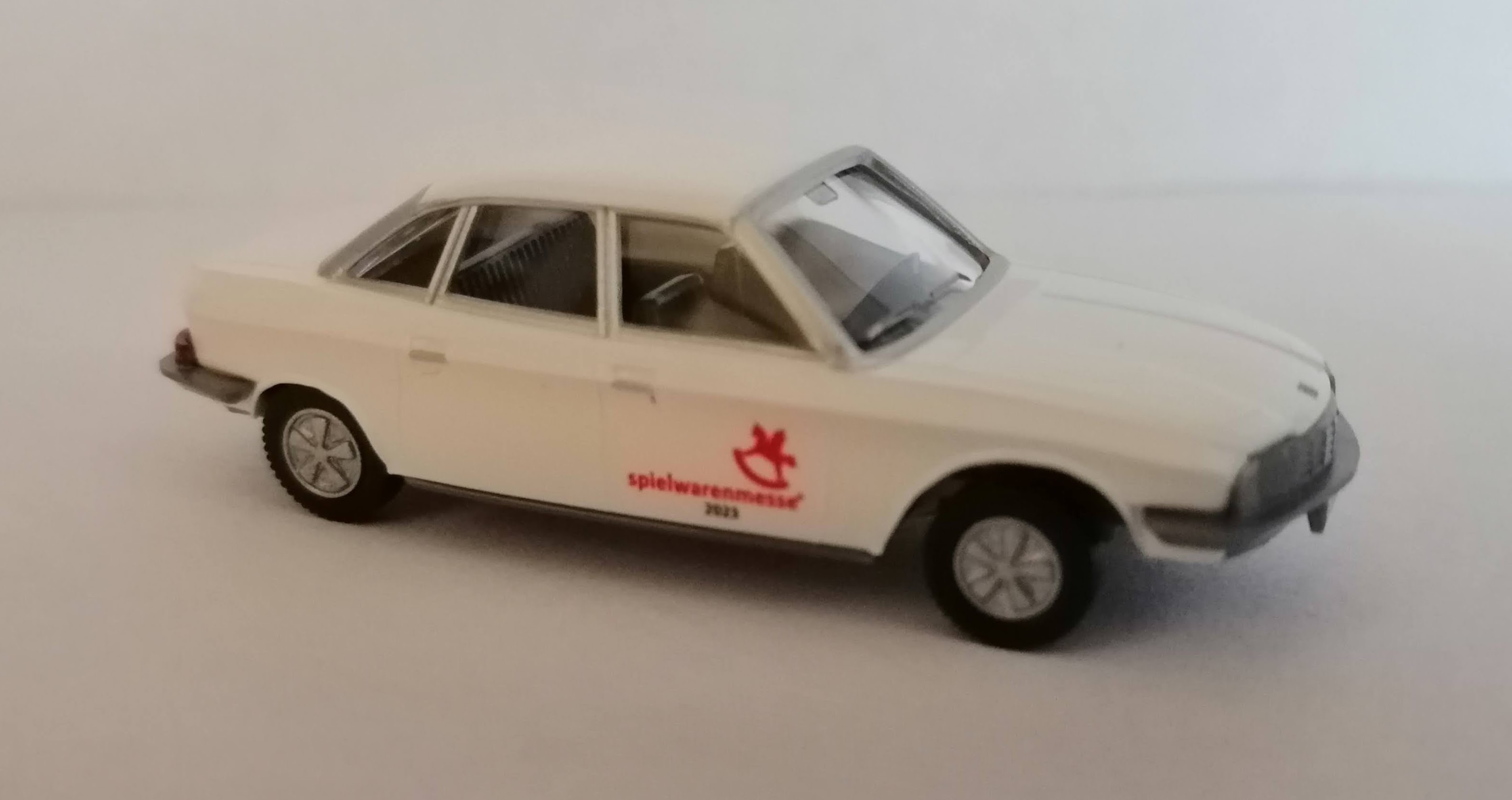 012858 NSU Ro80 weiß Spielwaremesse 2023