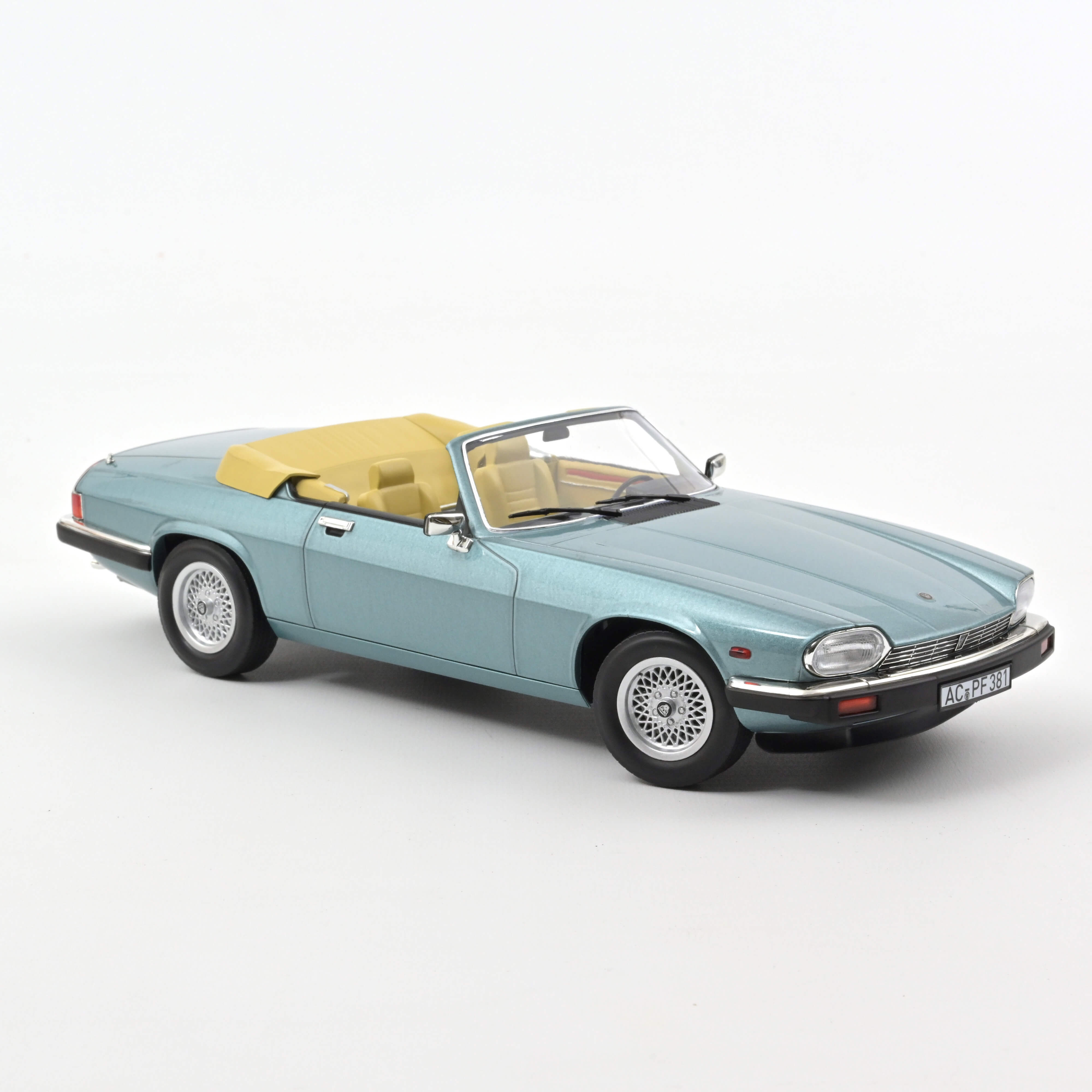 182635 Jaguar XJ-S 5.3 Cabrio hellblau-met.