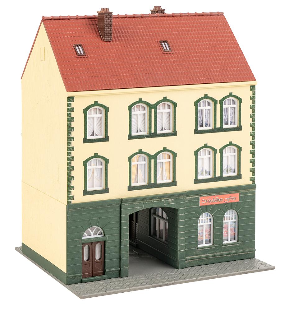 130628 Stadthaus mit Modellbaugeschä