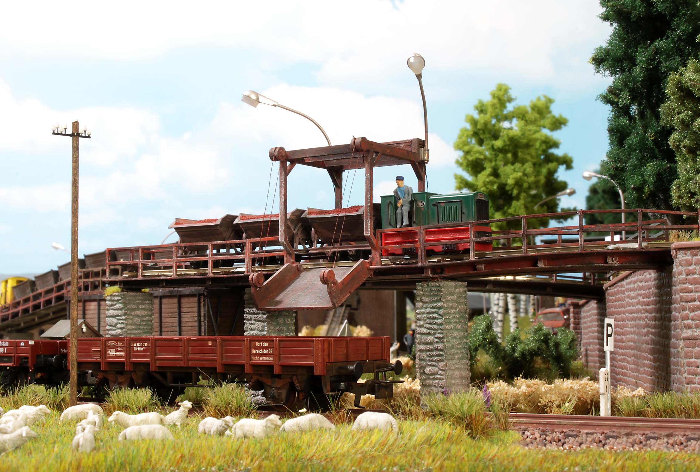 12389 Feldbahn Umladestation für Schüttgut