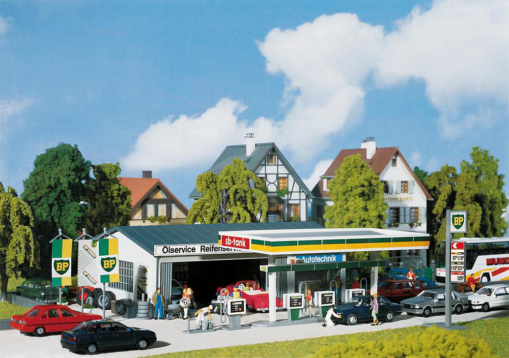 130345 Tankstelle mit Servicegebäude