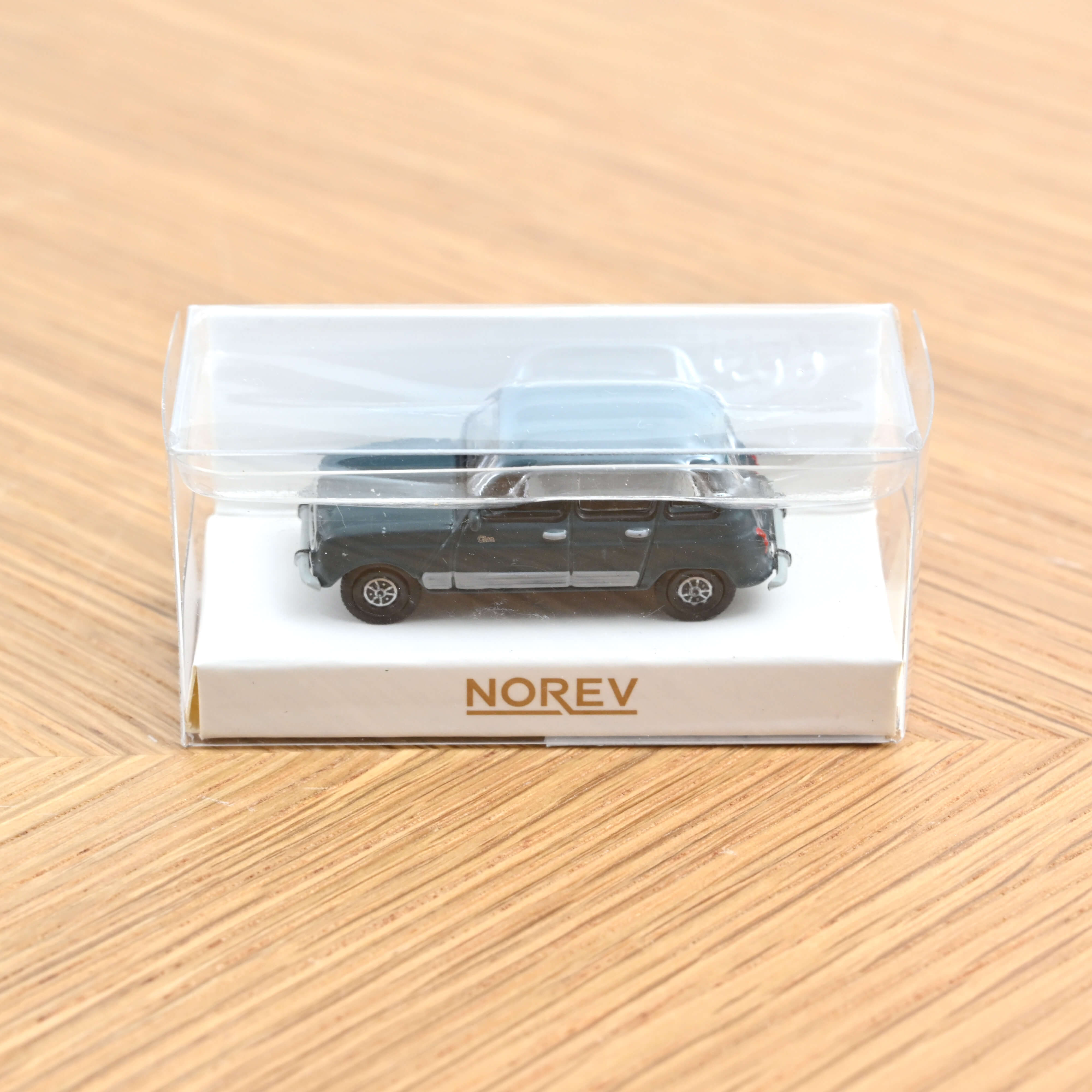Norev 510089 Renault R4 Clan sepuoia green