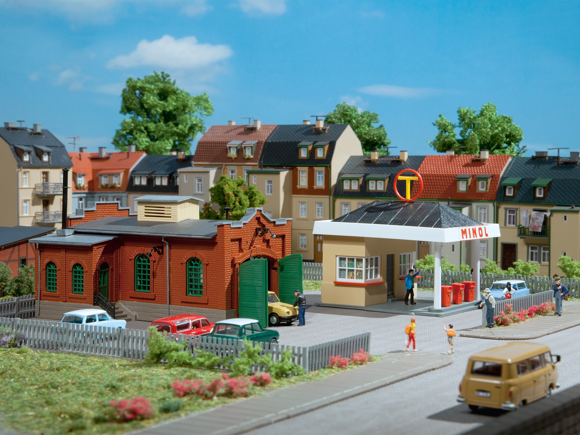 12227 Tankstelle mit Kfz-Werkstatt