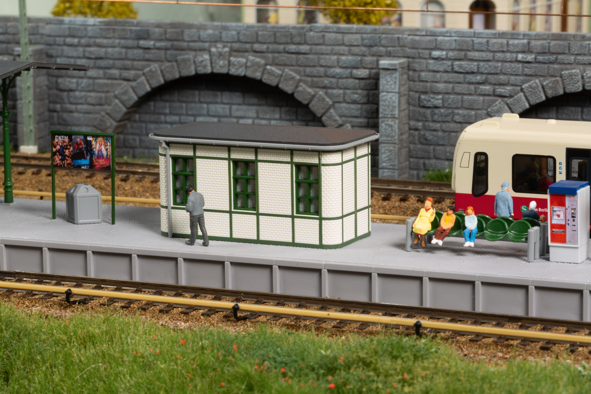 13356 S-Bahn Bahnsteigausstattung