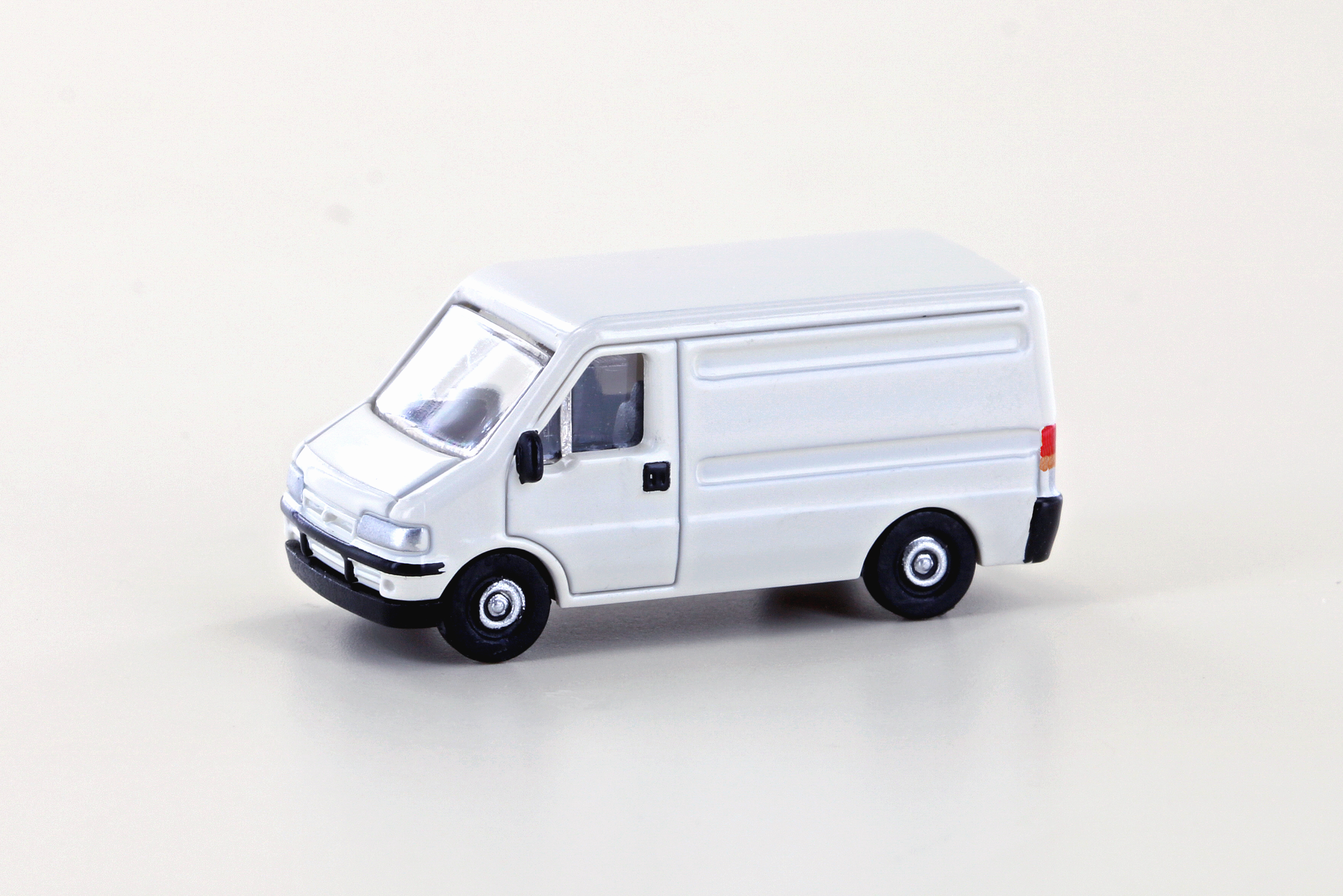 61210 Fiat Ducato II Transporter, weiß
