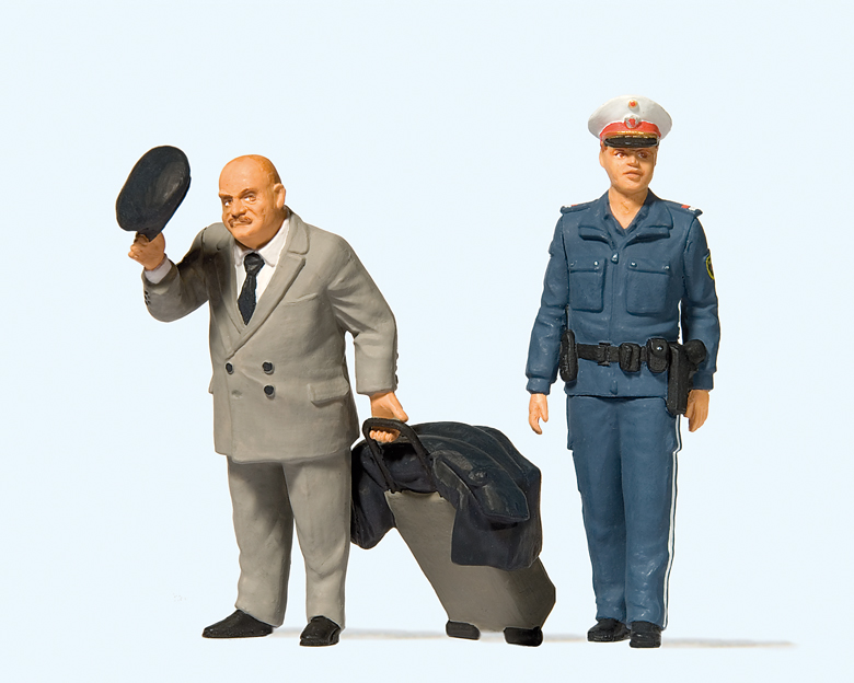 Preiser 44915 Reisender. Polizistin. Österreich