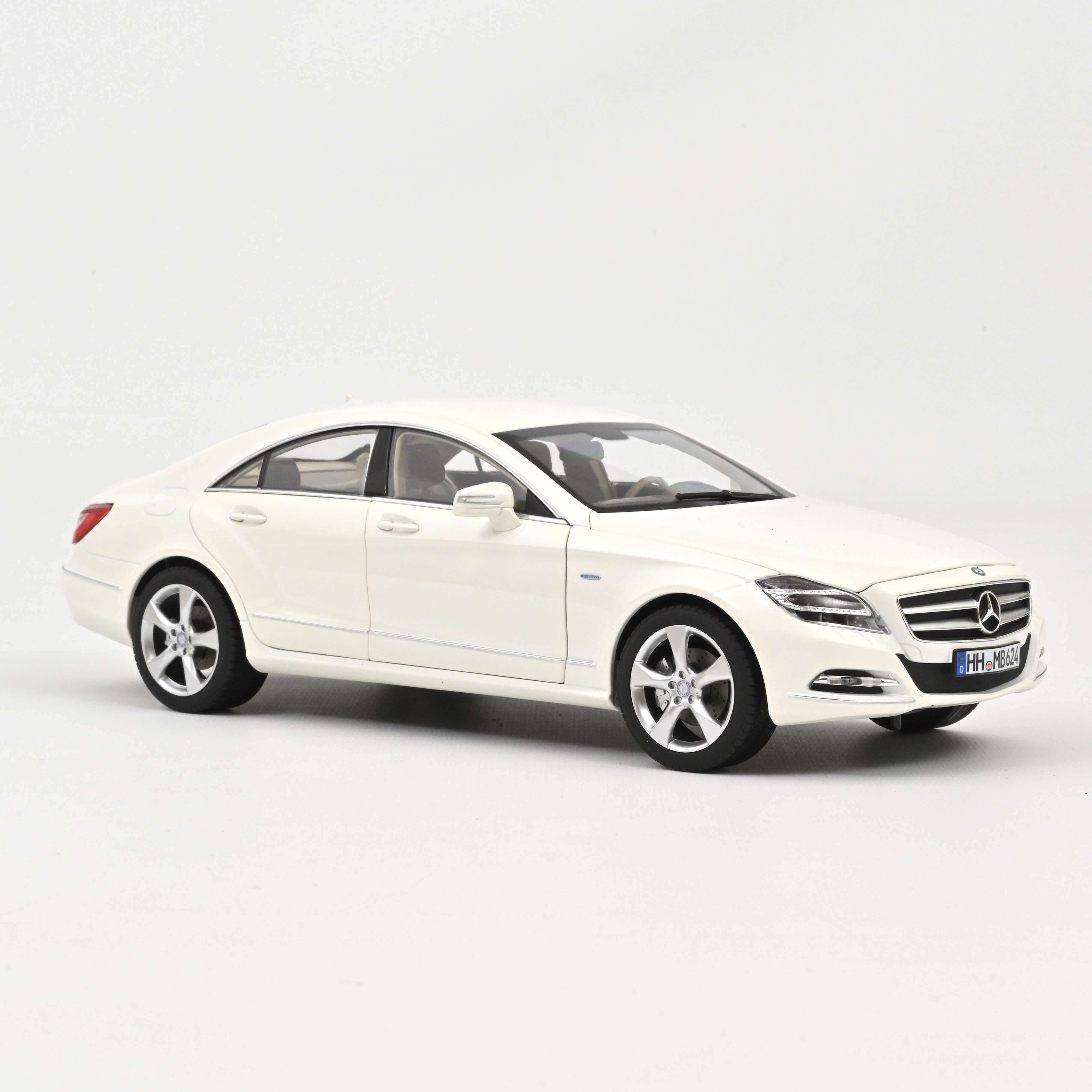 Norev 183943 MB CLS-Coupe brillant weiß-met. (2011)