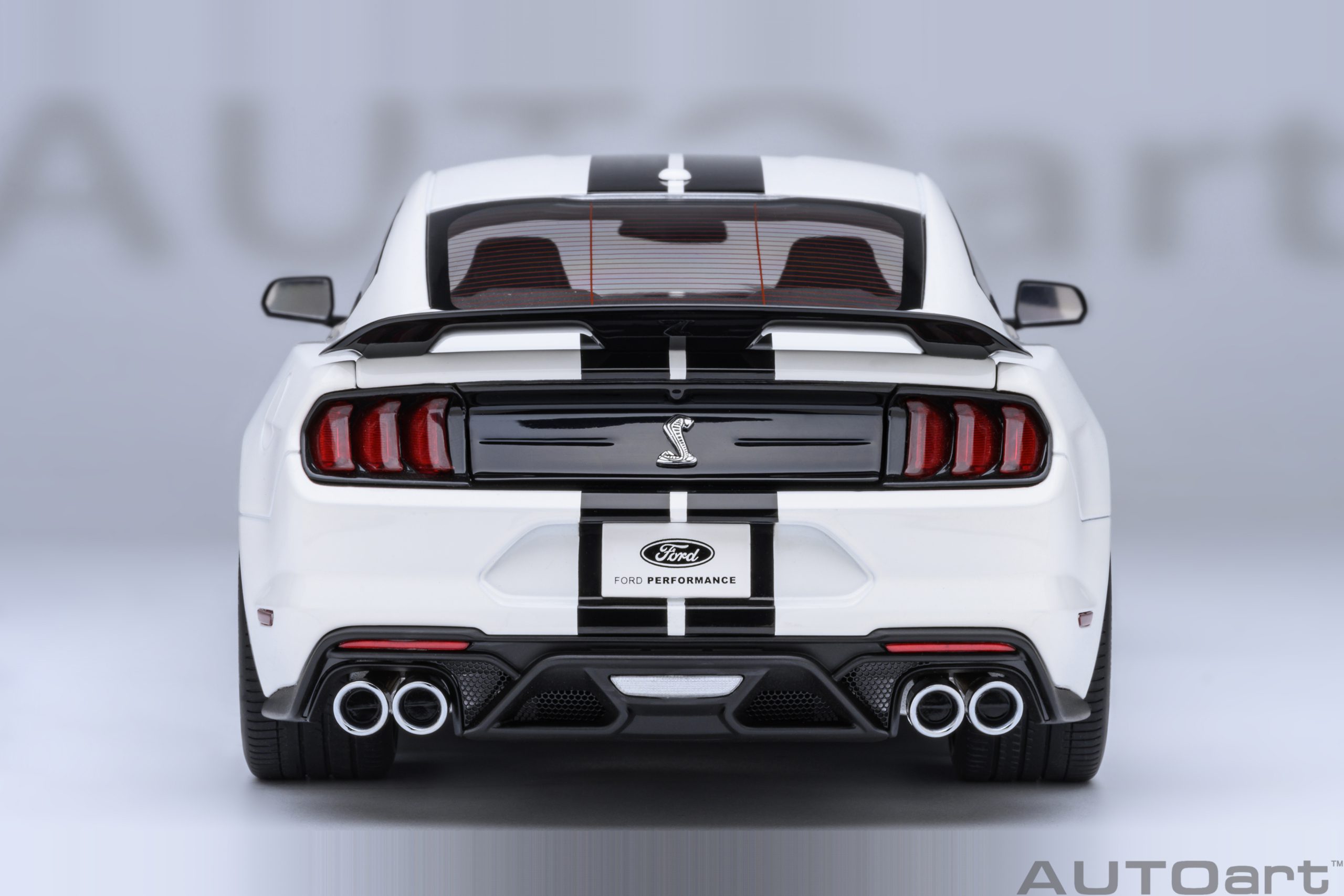 AUTOart 73095 Ford Mustang Shelby GT500 - white
