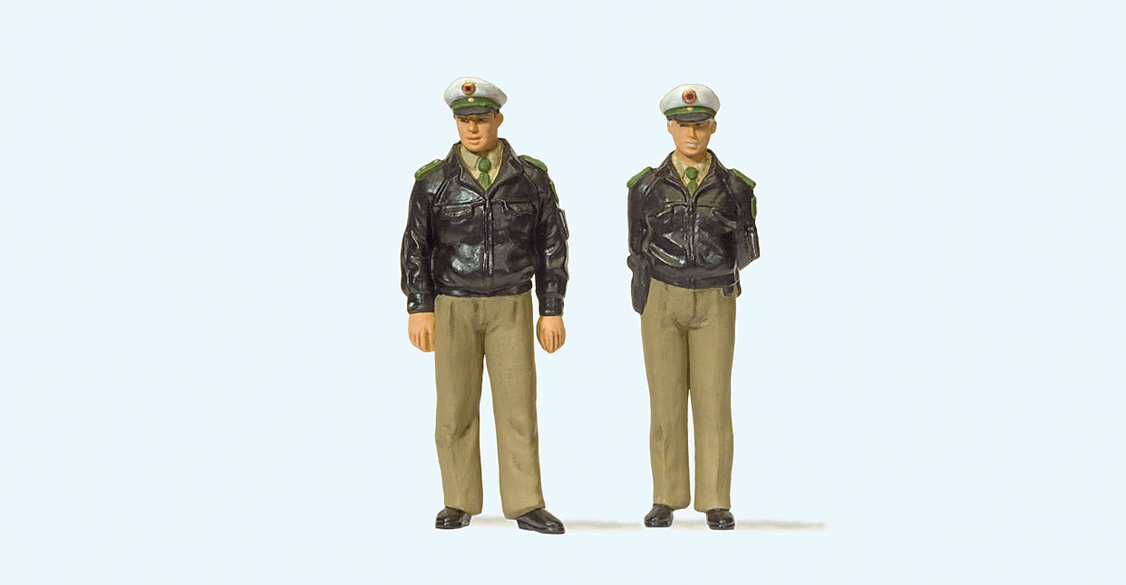 Preiser 65363 Polizisten stehend. Grüne Uniform. BRD