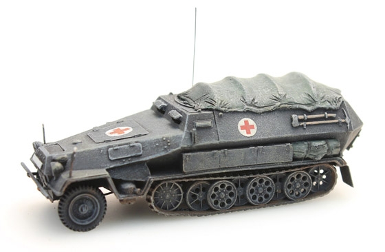 387.73-AM WM Sd. Kfz 251/8B Sanitätspanzer