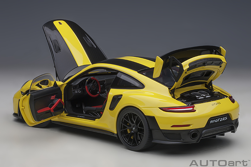 AUTOart 78172 Porsche 911 (991.2) GT2 RS yellow