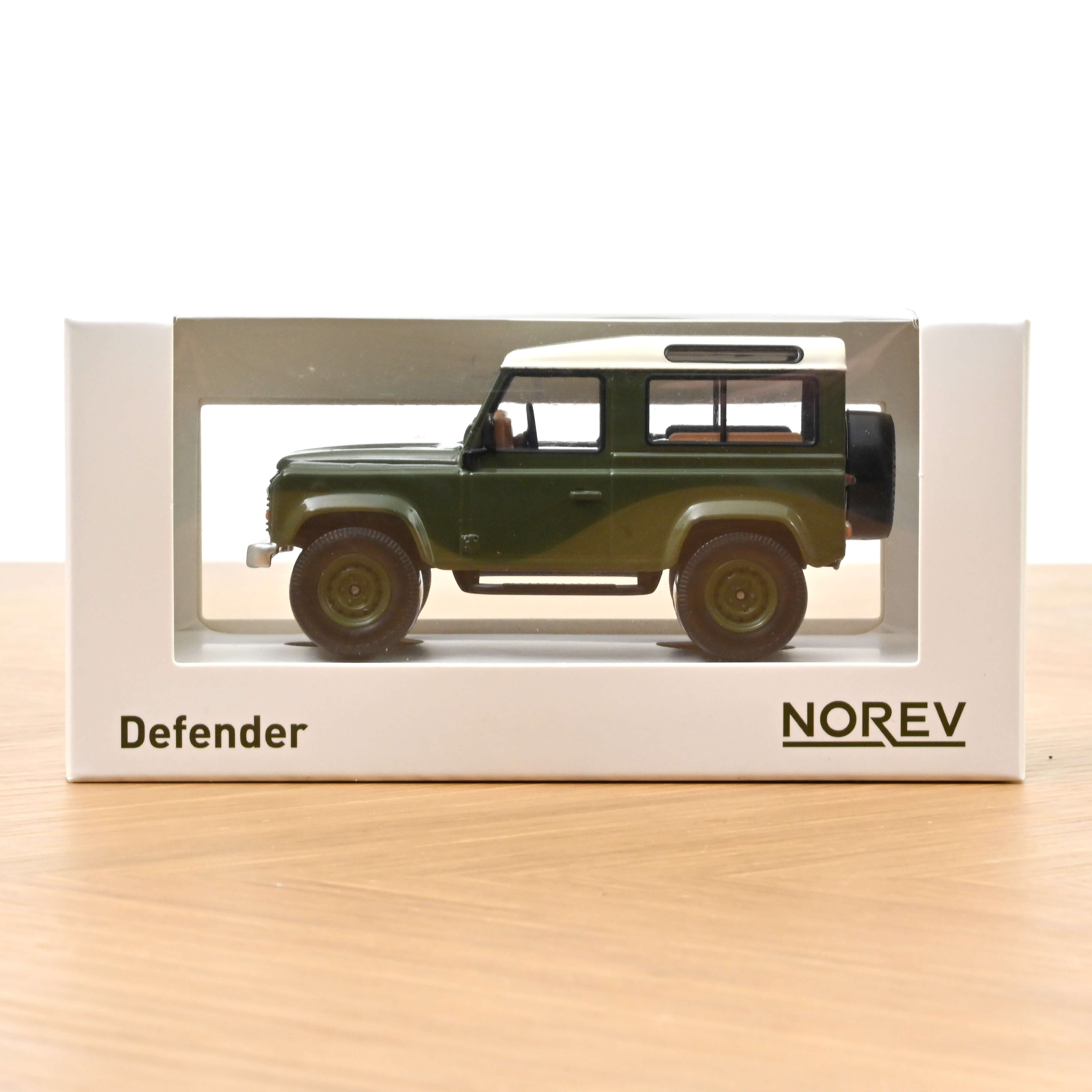 Norev 845110 JetCar: Land Rover Defender olive/weiß