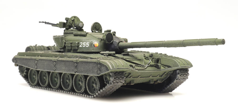 6870337 DDR NVA T-72