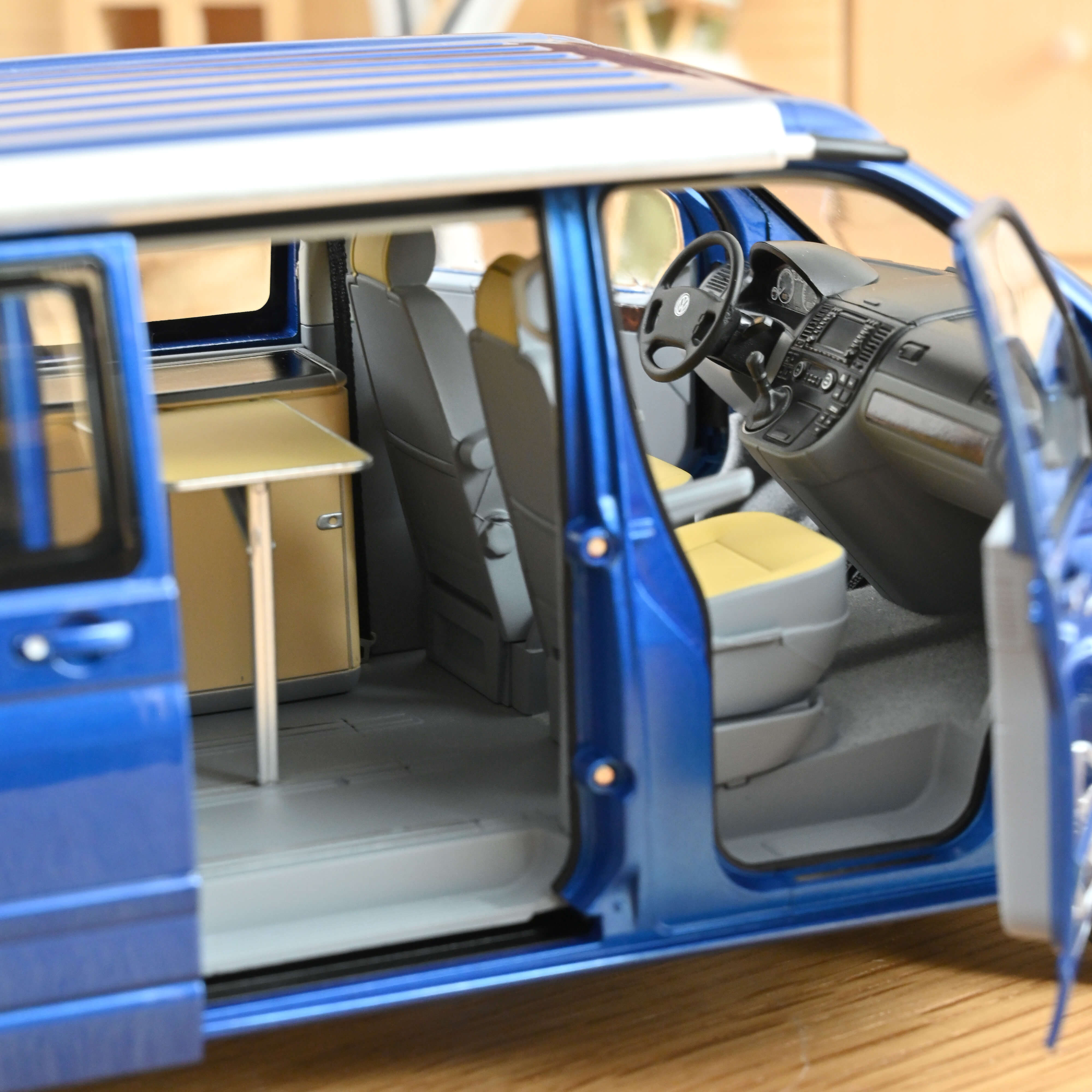 Norev 188607 VW T5 Califonia Ravenna Blue-met.