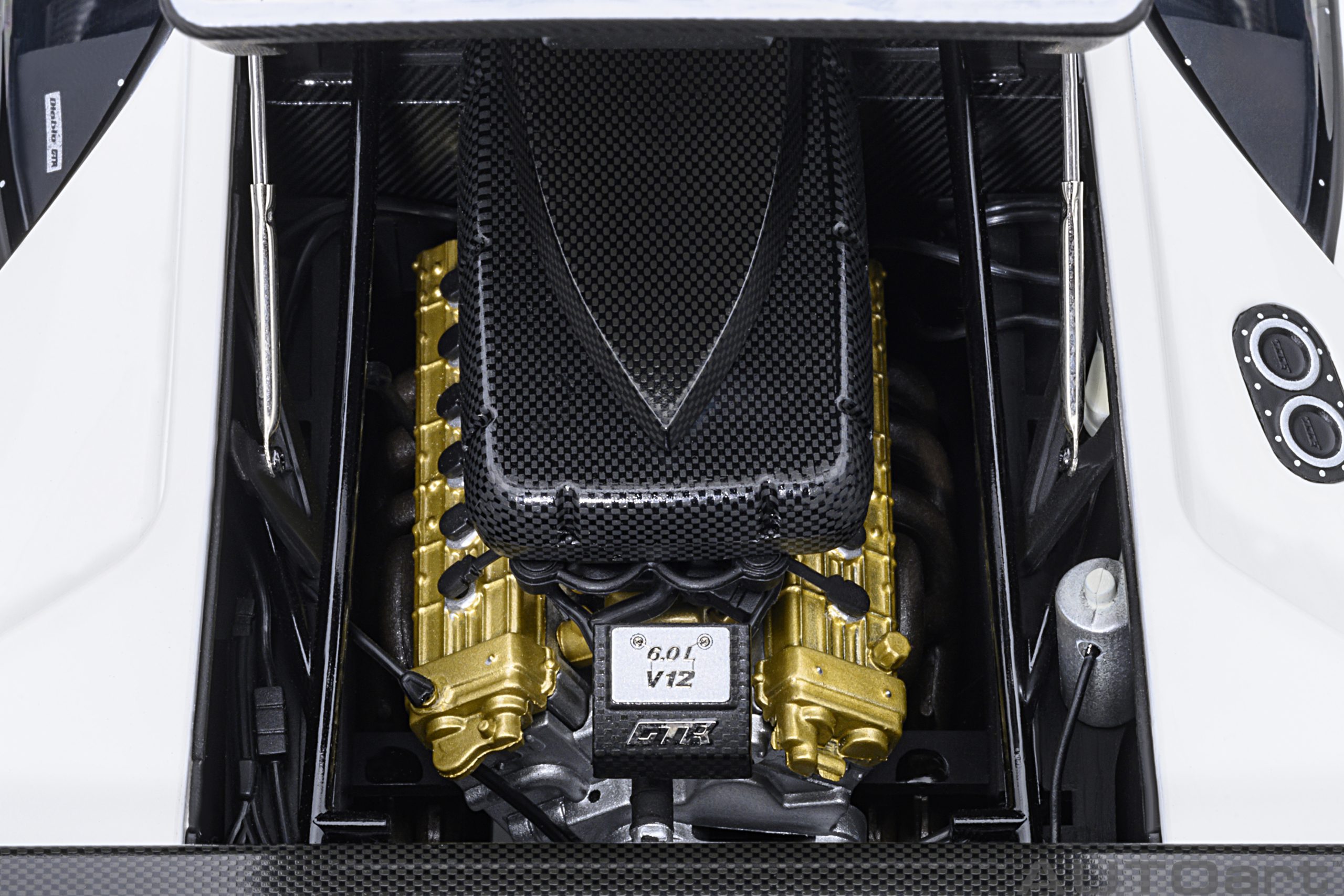 AUTOart 79136 Lamborghini Diablo GT-R 1999 impact whi