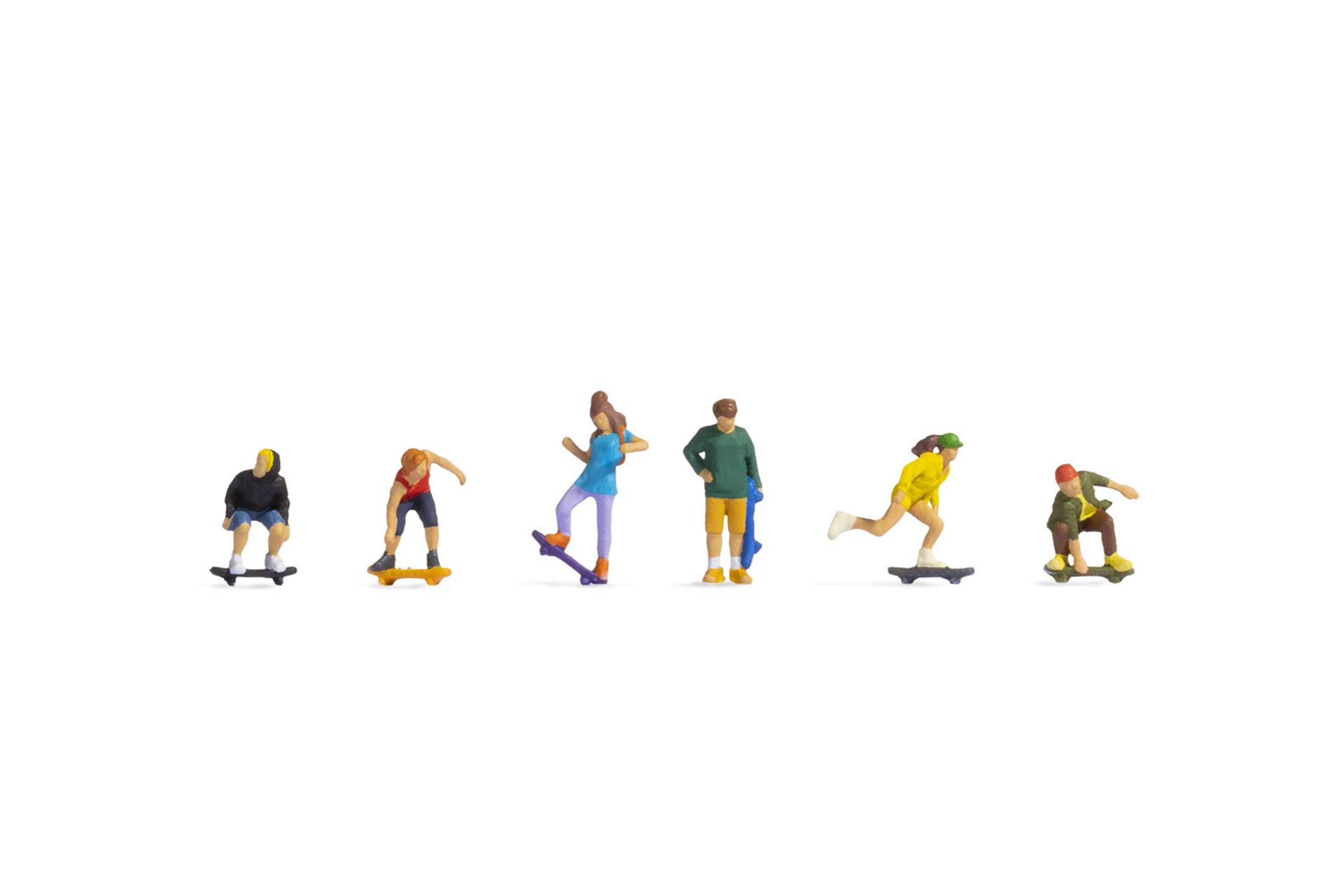 15889 Skateboarder