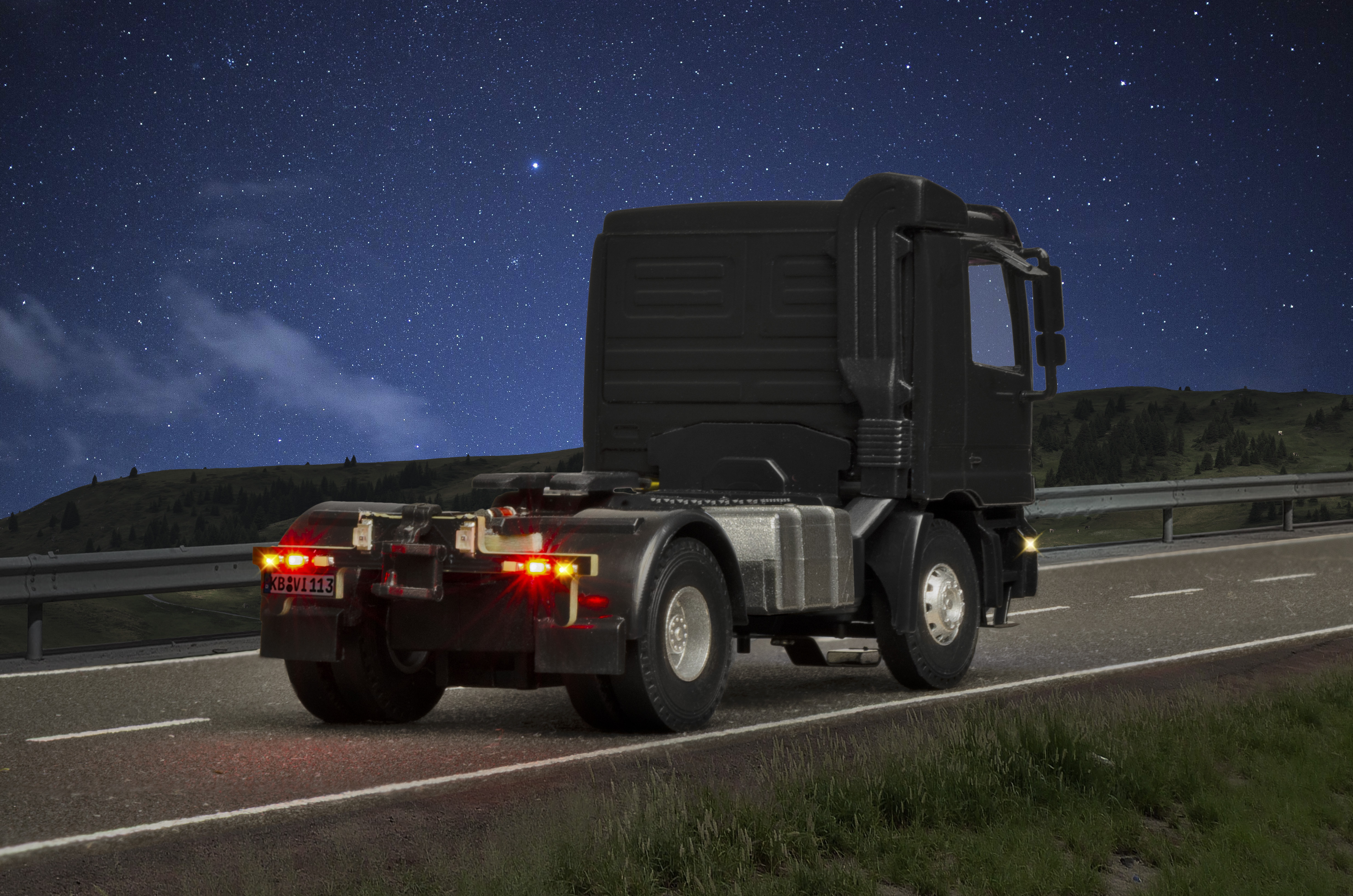 Viessmann 8113 H0 MB ACTROS 2-achs Sattelschlepper
