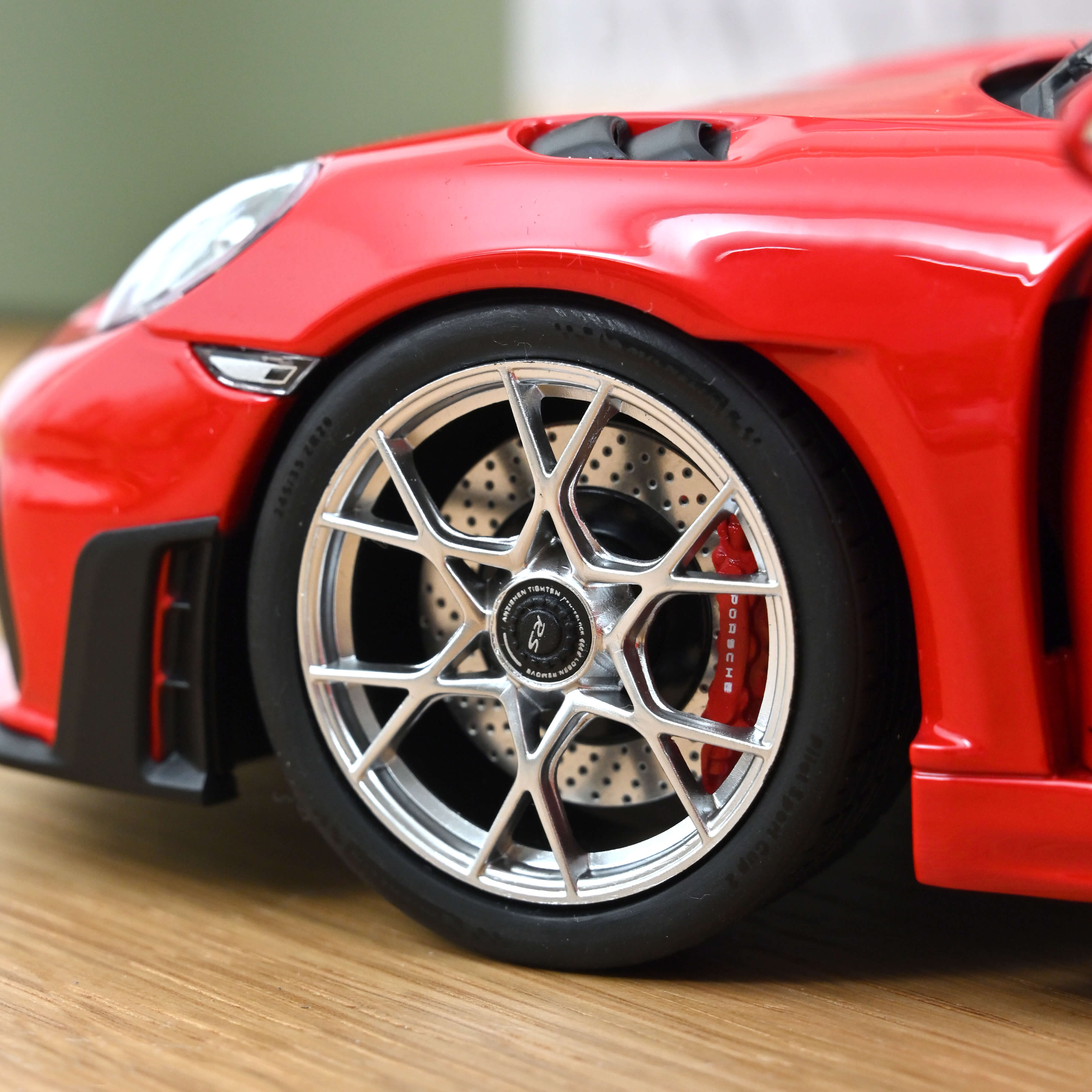 Norev 187271 Porsche 718 Spyder RS Guards Red (2023)