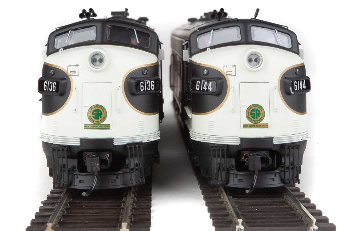 WalthersProto 49525 SOU Dieselloks FP7/FP7 #6136/6144