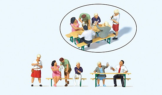 Preiser 10700 Im Biergarten (1)