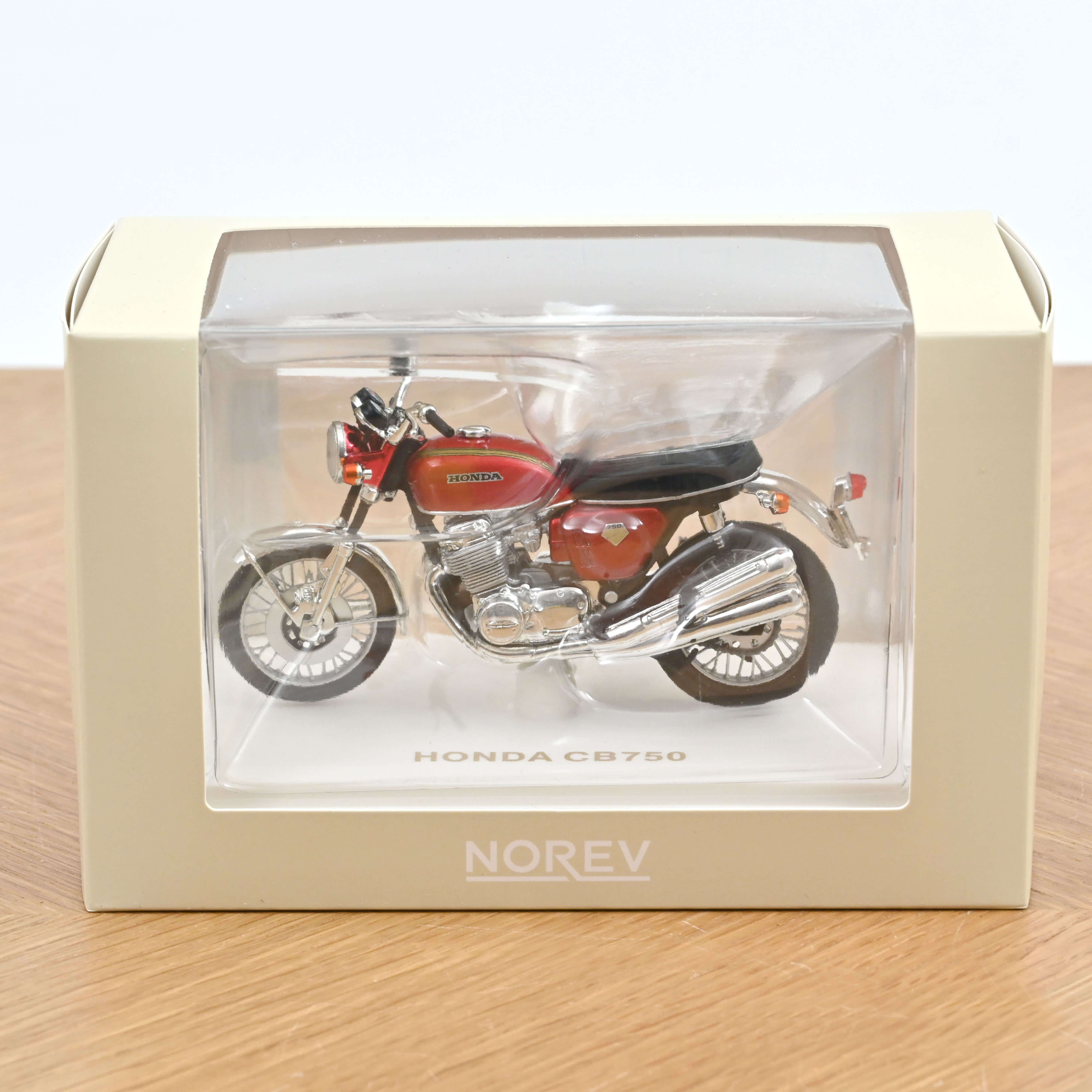 Norev 182026 Honda CB750 rot-met. (1969)