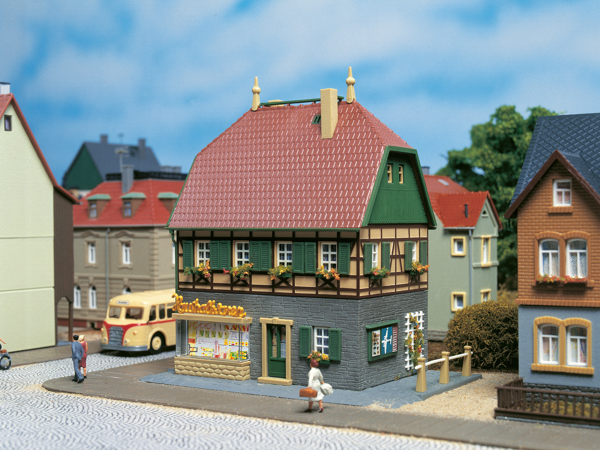12347 Wohnhaus mit Laden