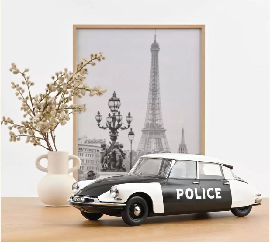 121574 Citroën ID 19 1959 Police