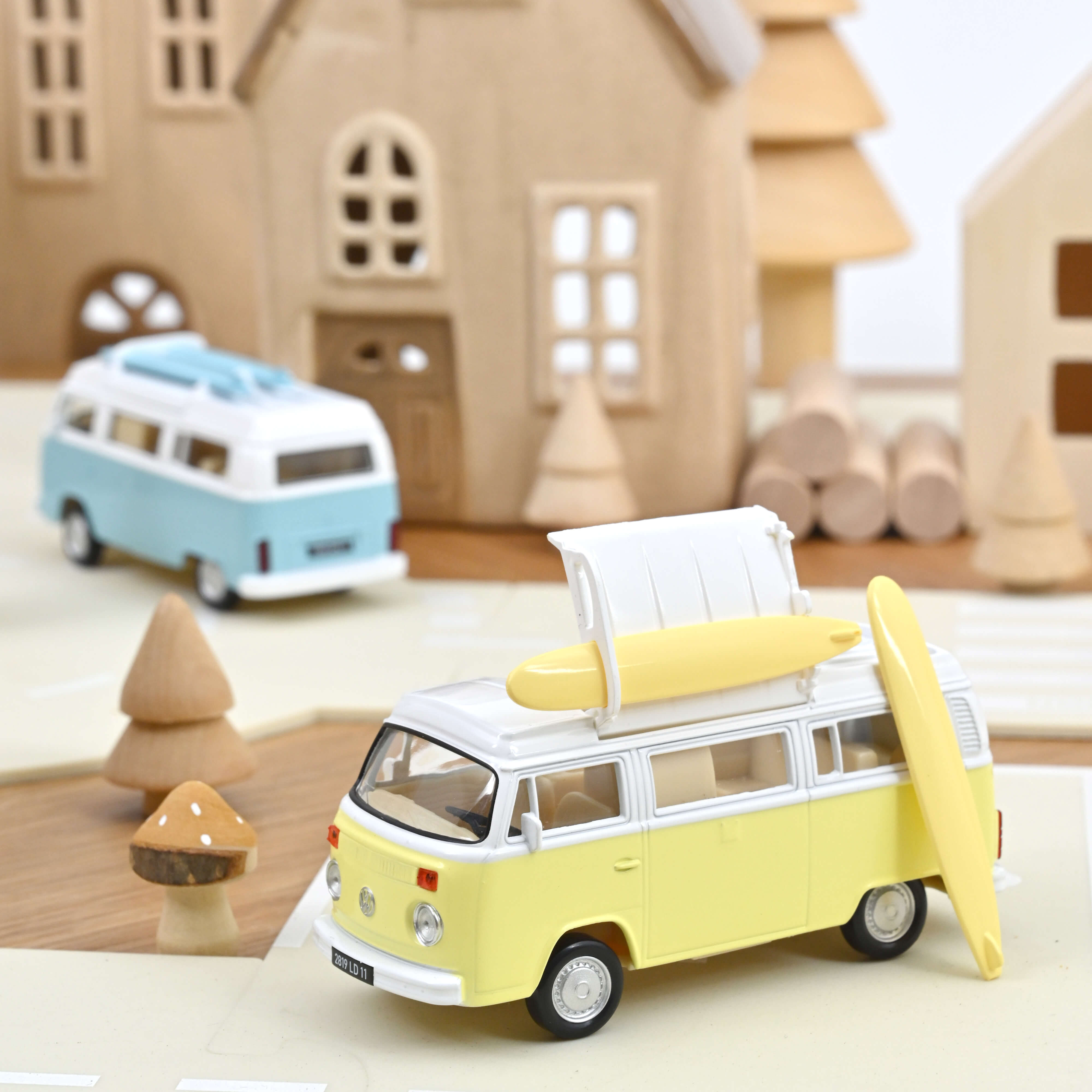 841109 JetCar: VW T2b Campingbus gelb/weiß