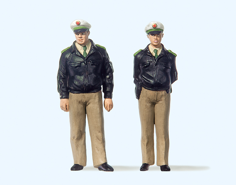 Preiser 63100 Polizisten stehend. Grüne Uniform. BRD