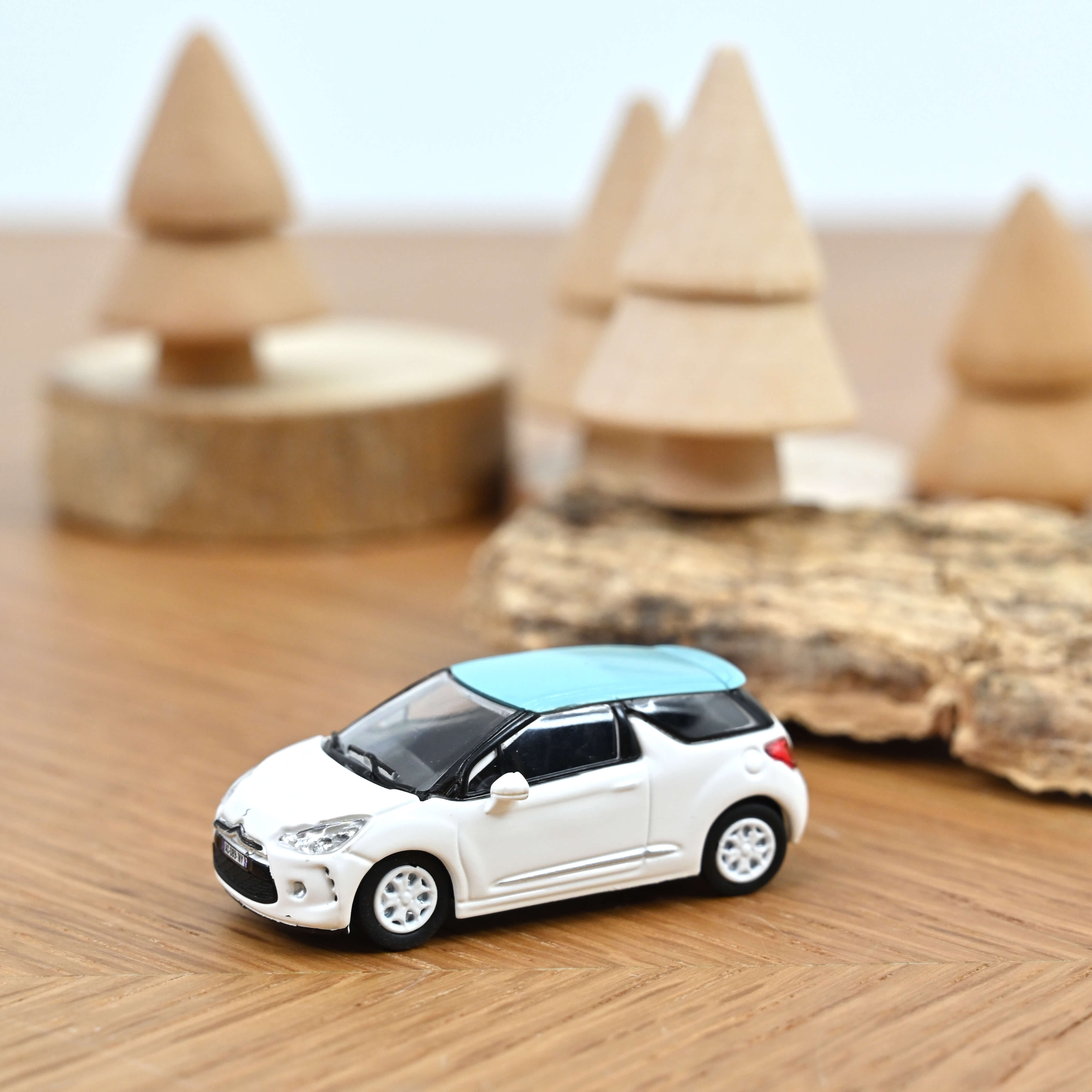 155254 Citroën DS3 weiß/Dach blau