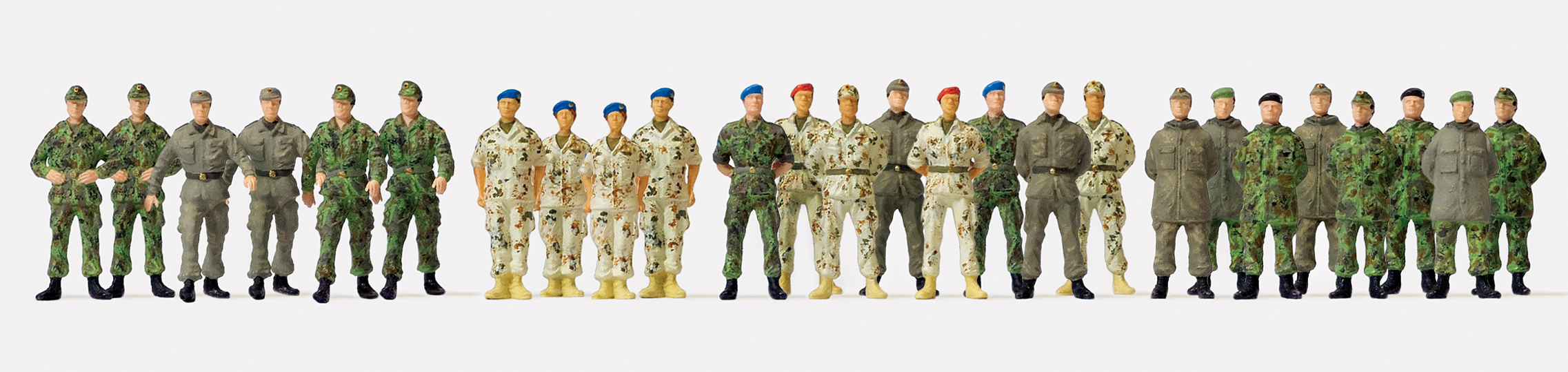 72535 Bundeswehr. Auf dem Kasernenhof.