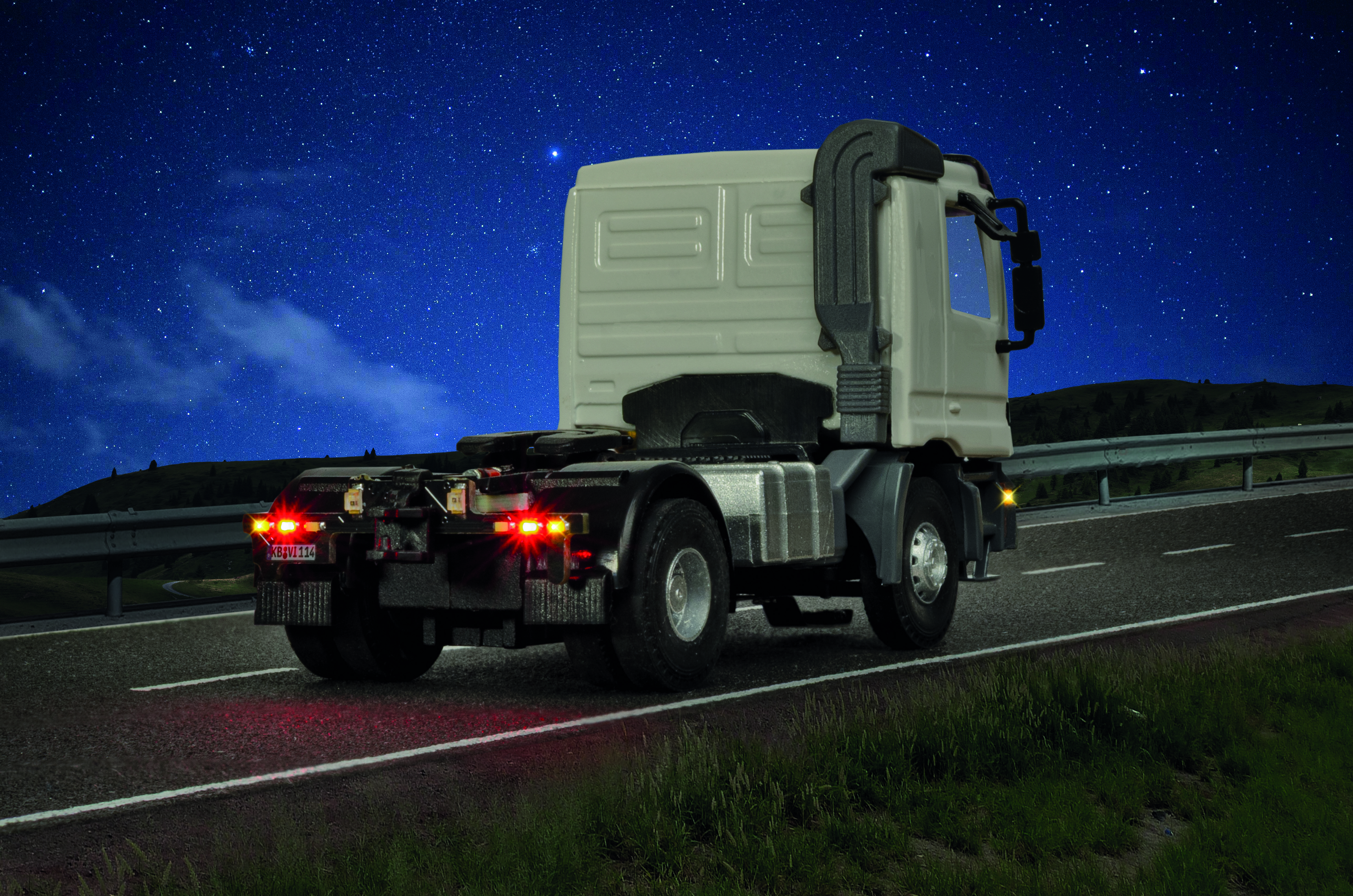 Viessmann 8114 CarMotion: MB Actros LH (2a) SZM