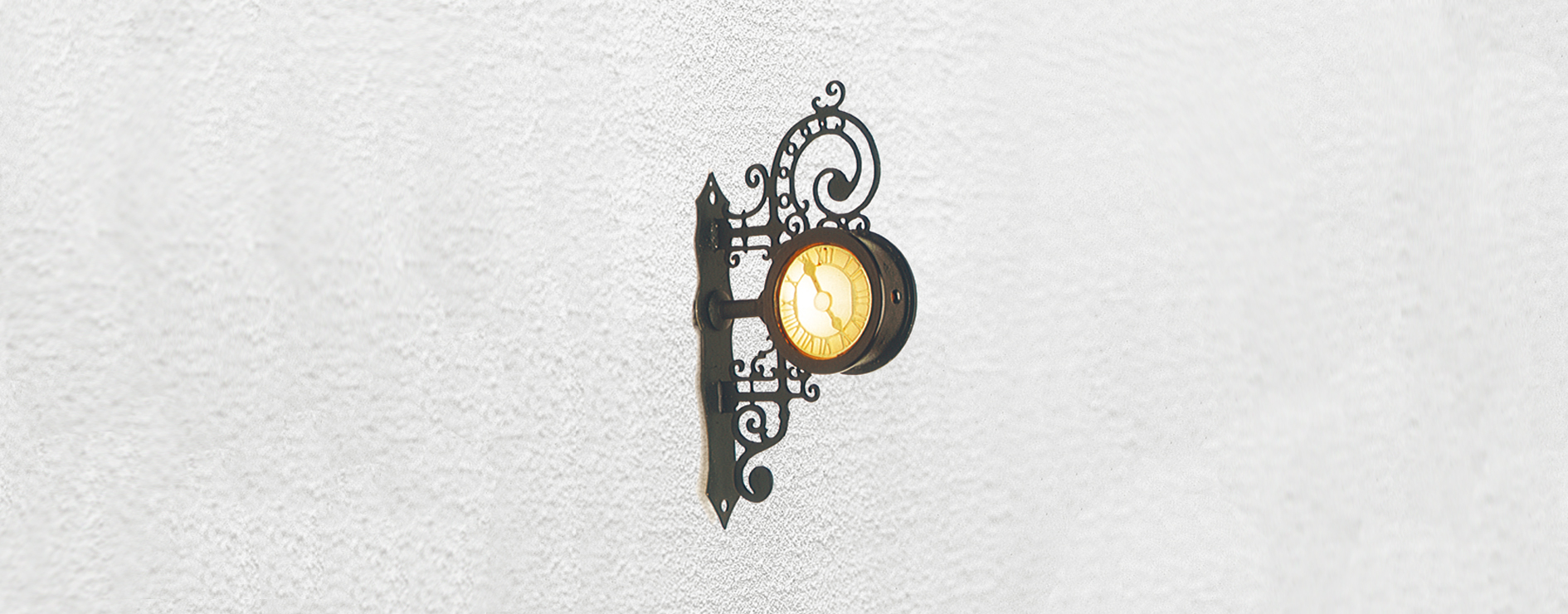 5361 Alte Wanduhr Baden-Baden, beleuchtet