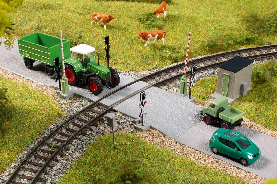 44649 Bahnübergang - Halbschranke