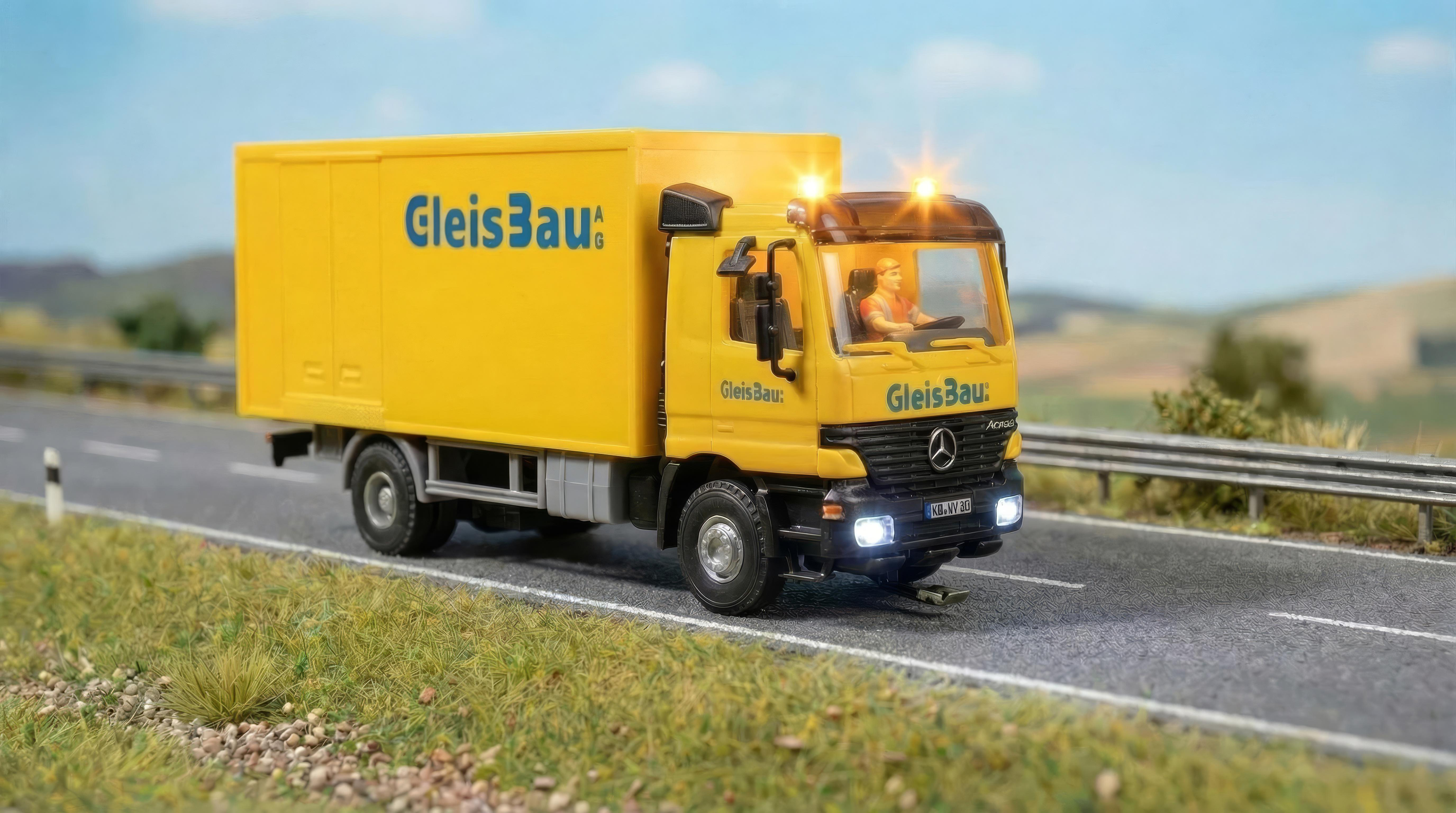 Viessmann 8117 MB ACTROS 2-achs Kofferaufbau GleisBau
