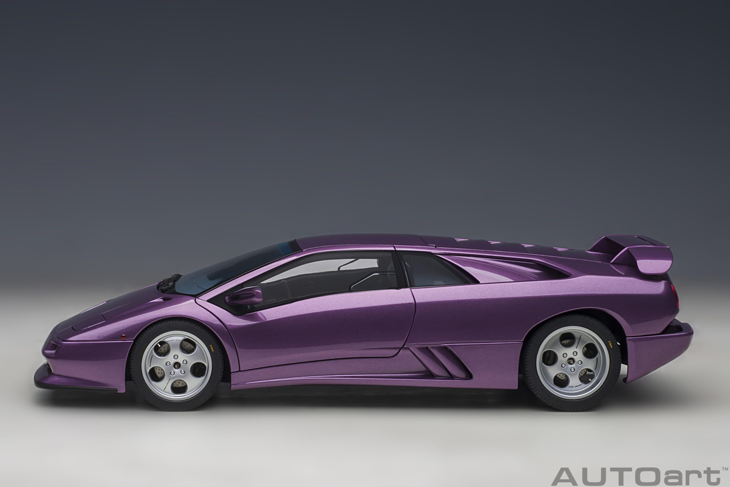 AUTOart 79158 Lamborghini Diablo SE30 1993 lila