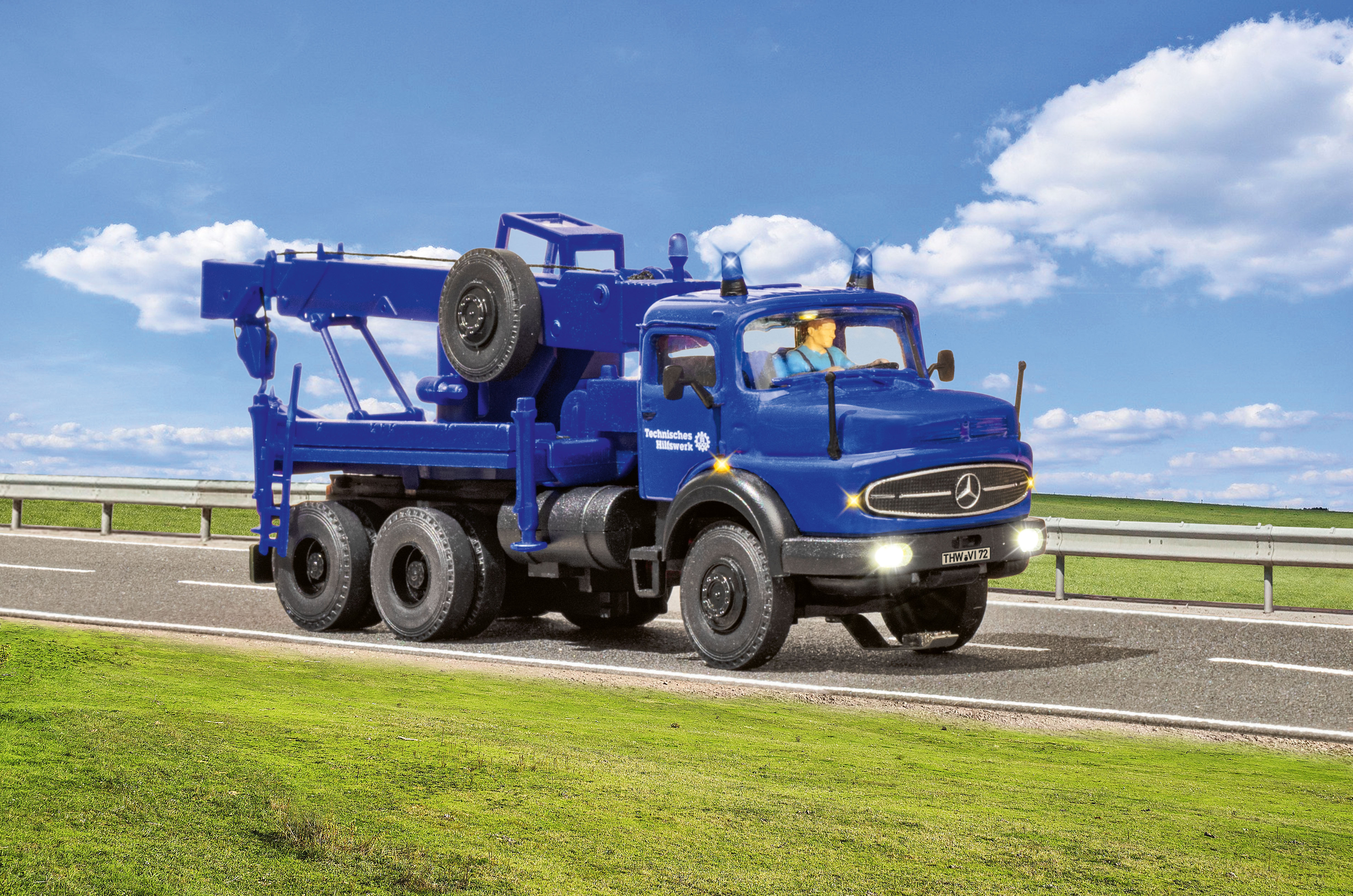 Viessmann 8072 CarMotion: MB Rundhauber Bergekran THW