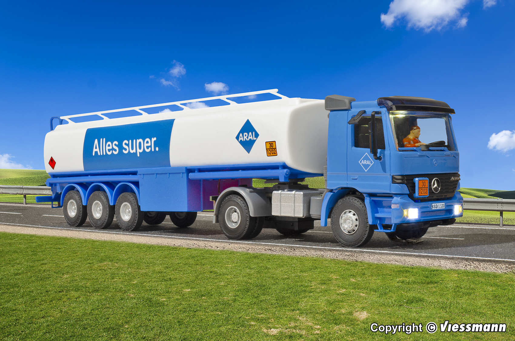 Viessmann 8120 MB ACTROS 2-achs Zugmaschine ARAL